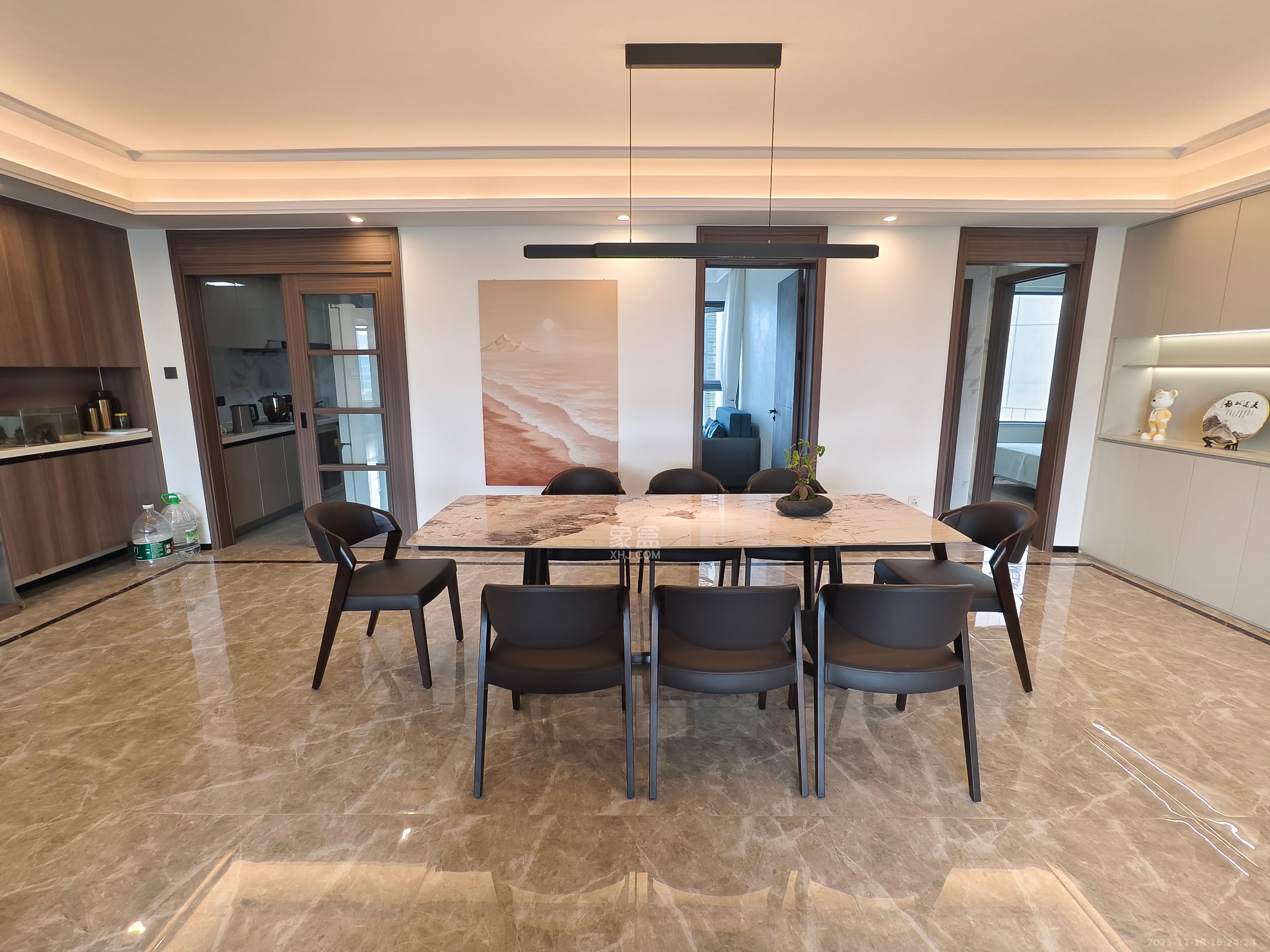 绿地V岛  4室2厅2卫    10000.0元/月室内图