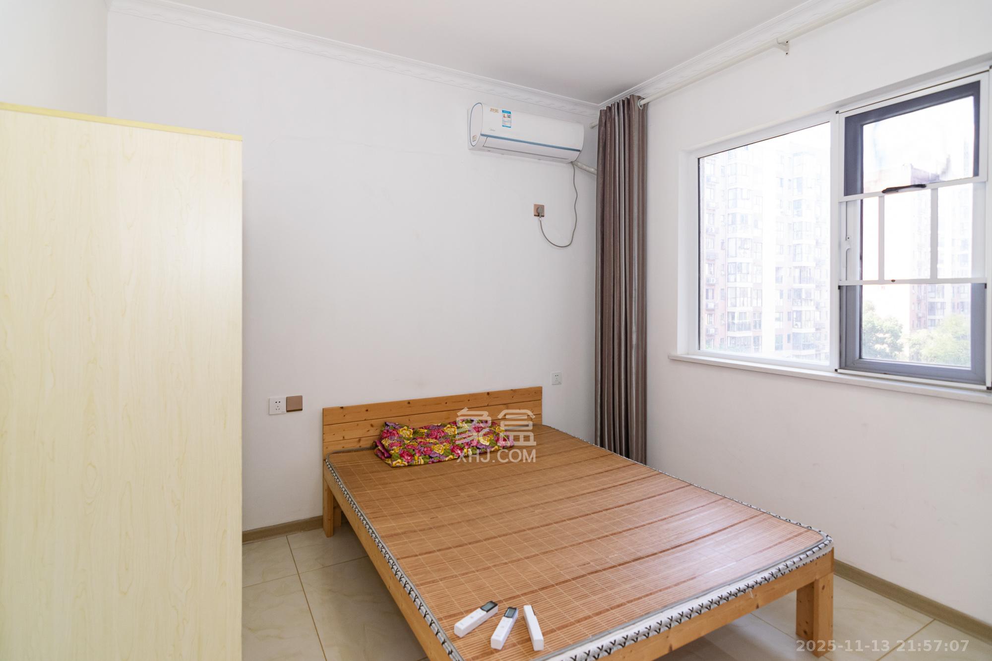 新华联梦想城  3室2厅1卫    82.0万卧室