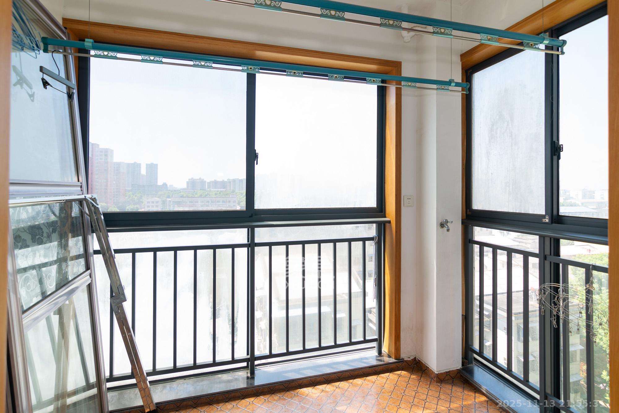 联诚国际城 3室2厅1卫 46.8万 联诚国际城 3室2厅1卫 46.8万阳台