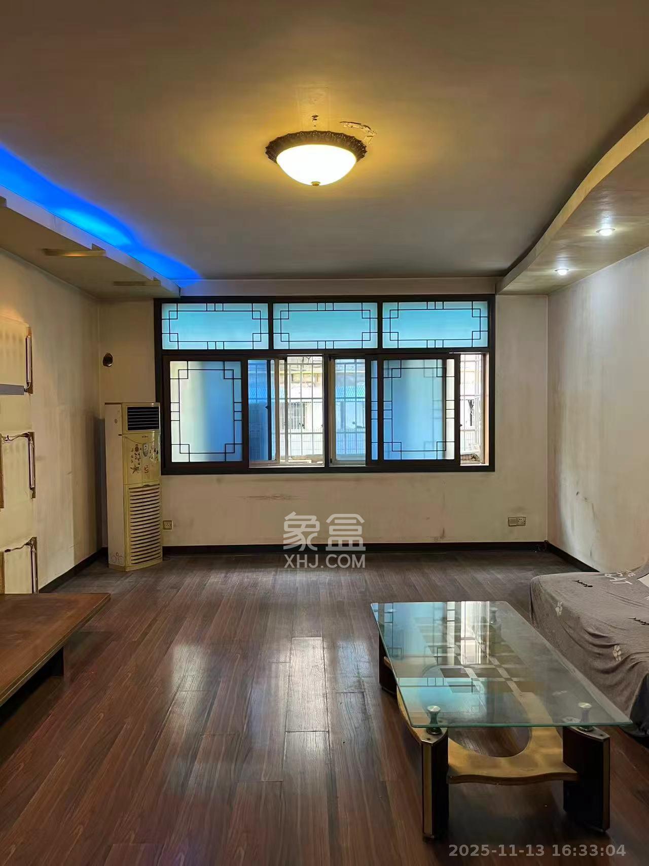 金泉公寓  4室2厅2卫    2500.0元/月