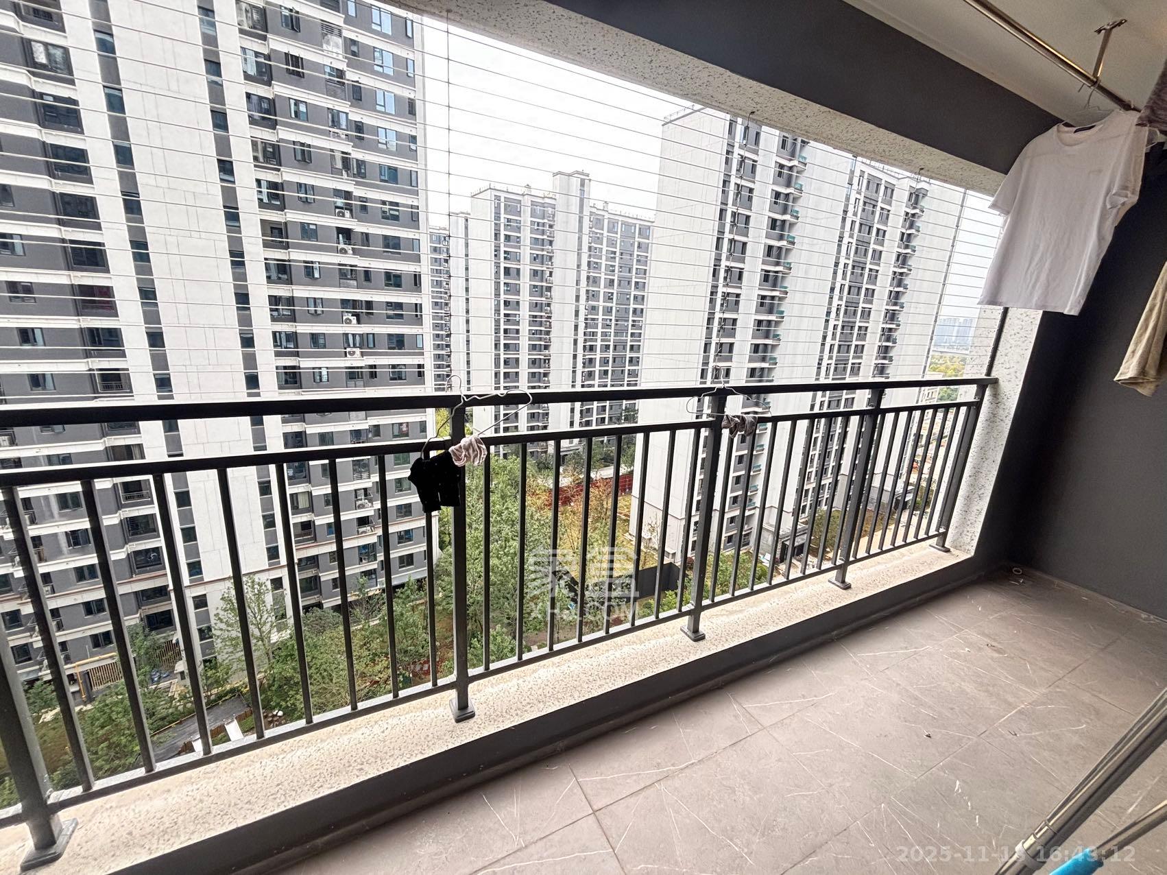 龙湖天璞  3室2厅2卫    4000.0元/月室内图