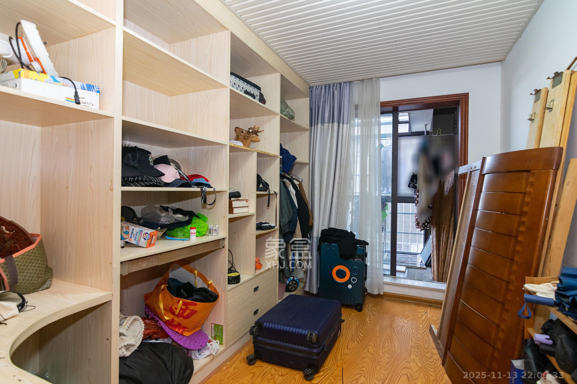 润和紫郡一期 5室2厅2卫 95.0万 润和紫郡一期 5室2厅2卫 95.0万卧室