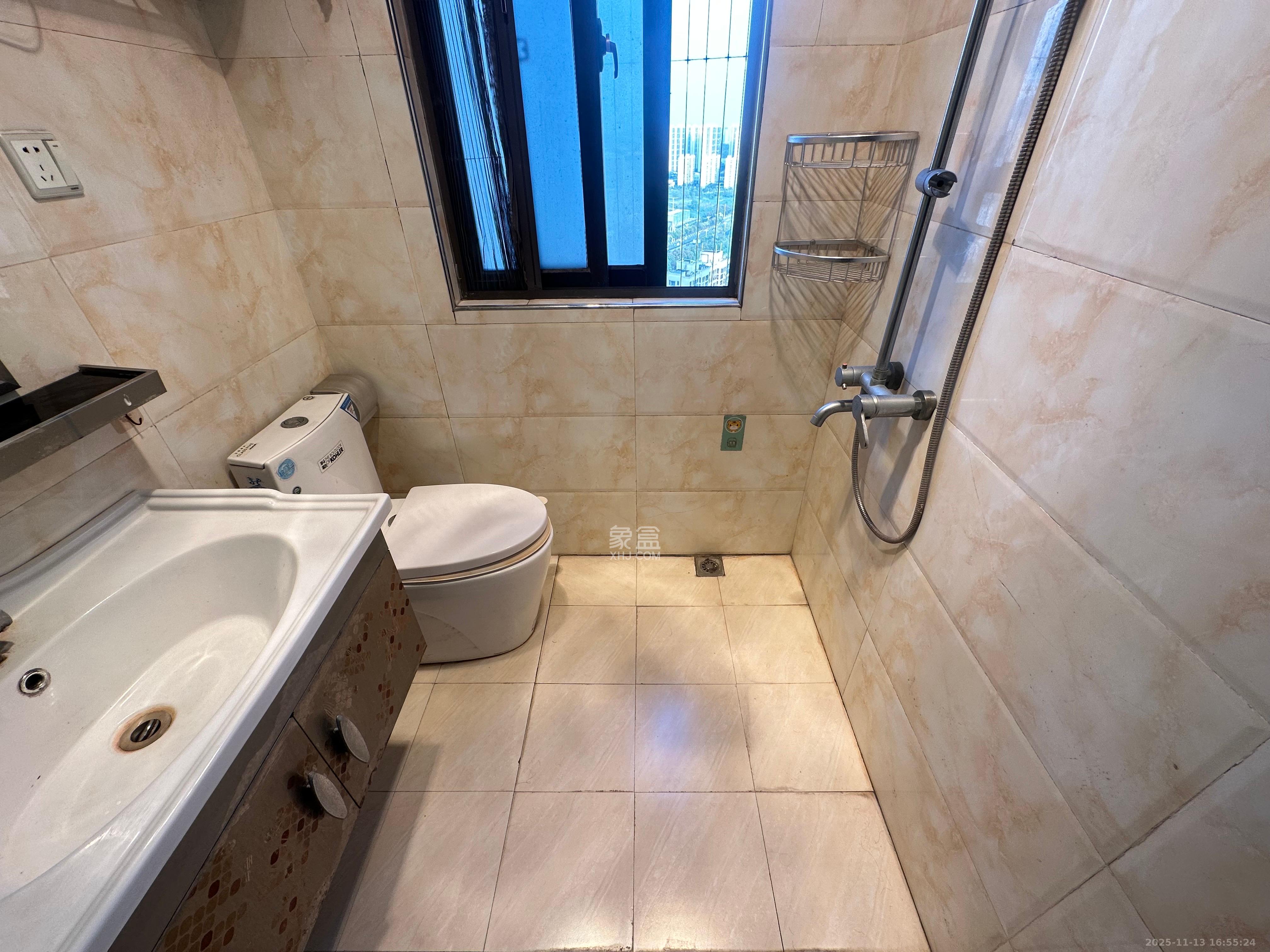 保利麓谷林语E区  3室2厅2卫    2600.0元/月室内图