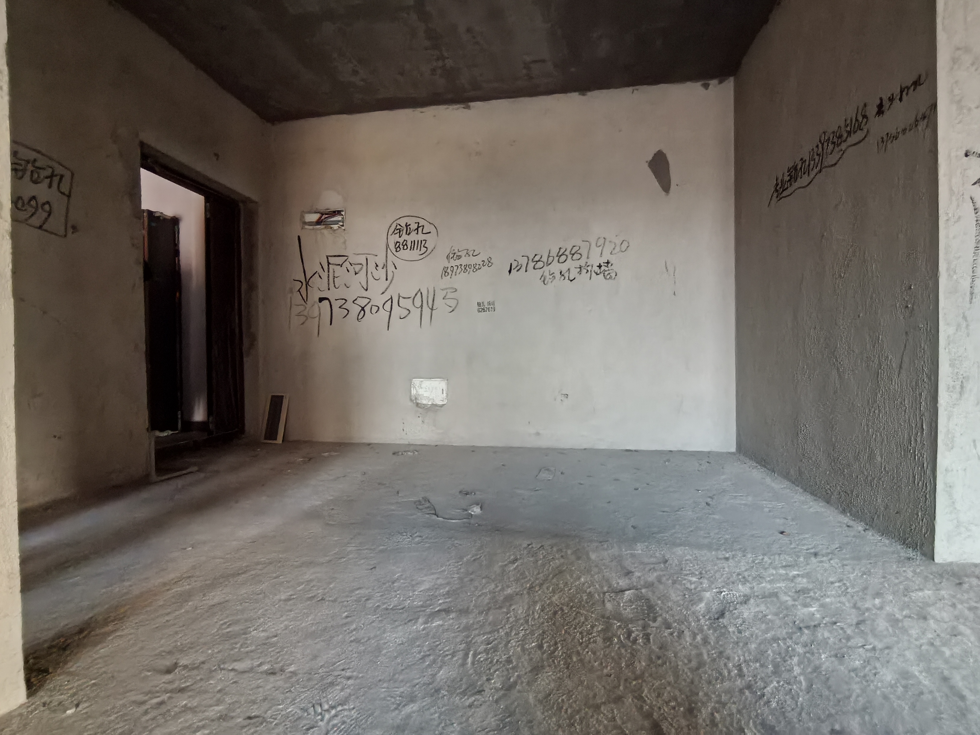 三星华厦 1室0厅0卫 56.8万 三星华厦 1室0厅0卫 56.8万客厅