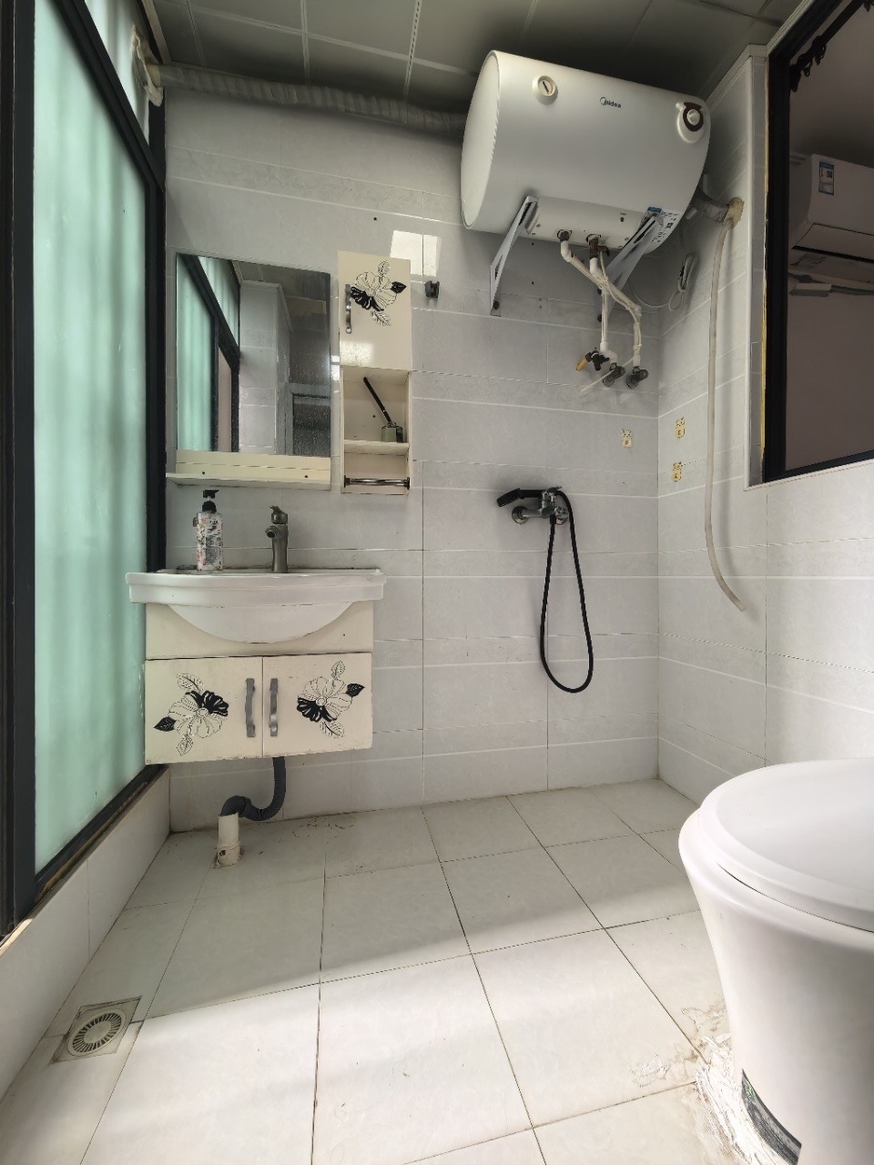 西岭华庭  2室2厅1卫    108.0万客厅