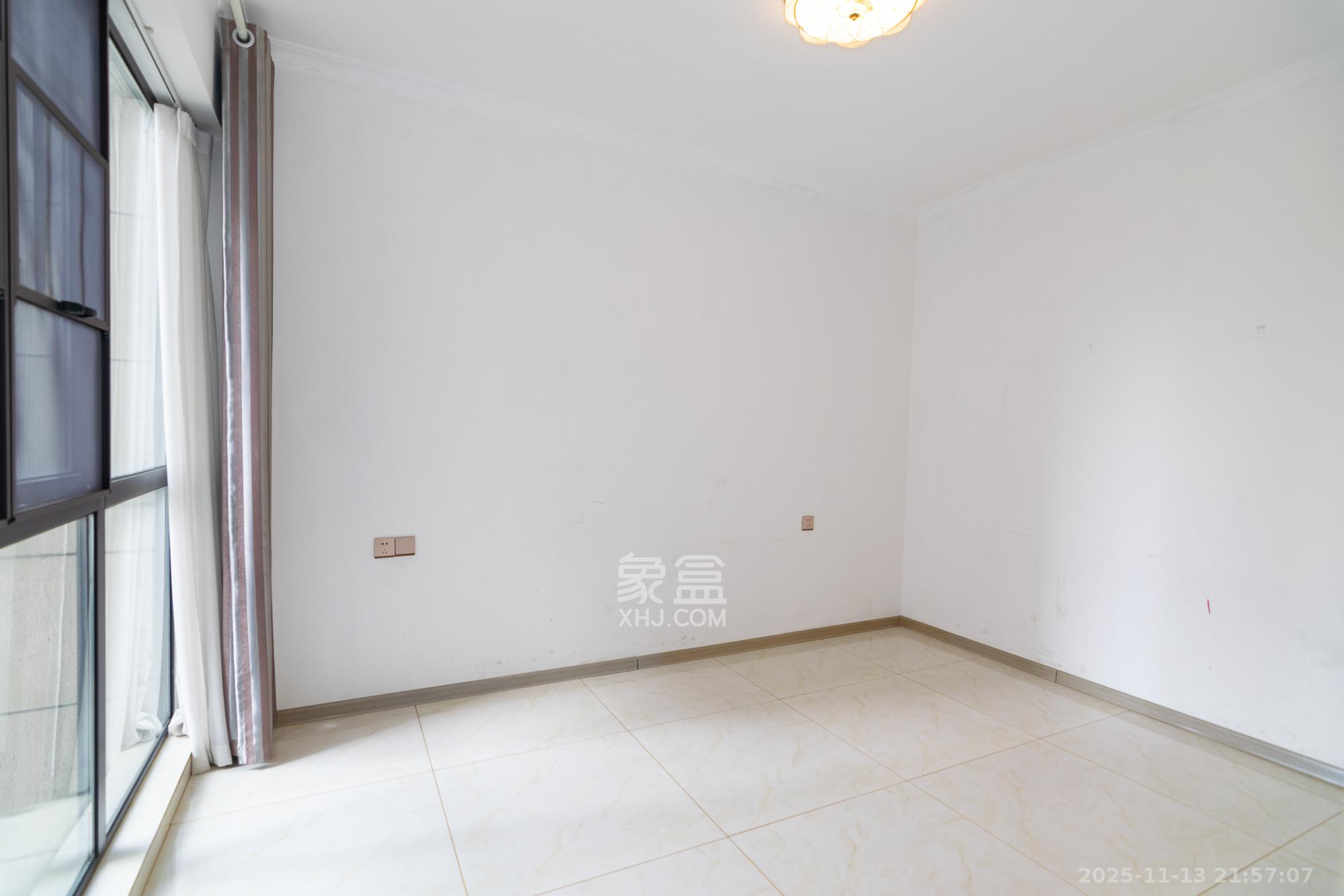 新华联梦想城  3室2厅1卫    82.0万卧室