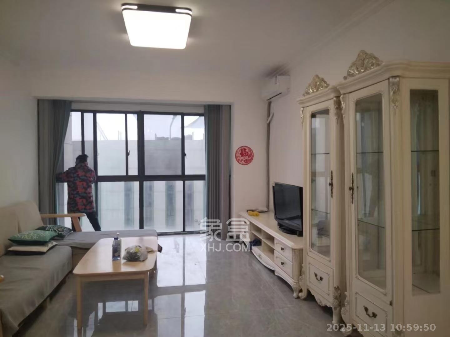 八方小区B区  3室2厅2卫    3800.0元/月室内图