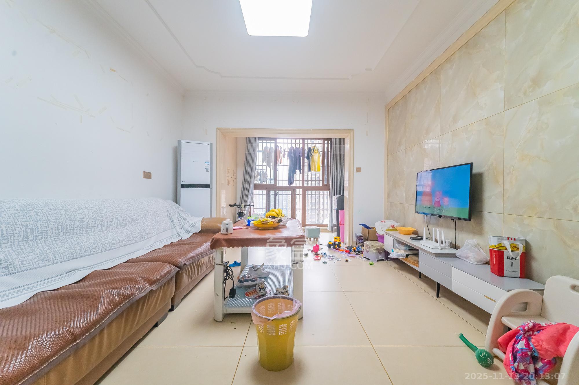 湖湾世景  3室2厅1卫    2100.0元/月