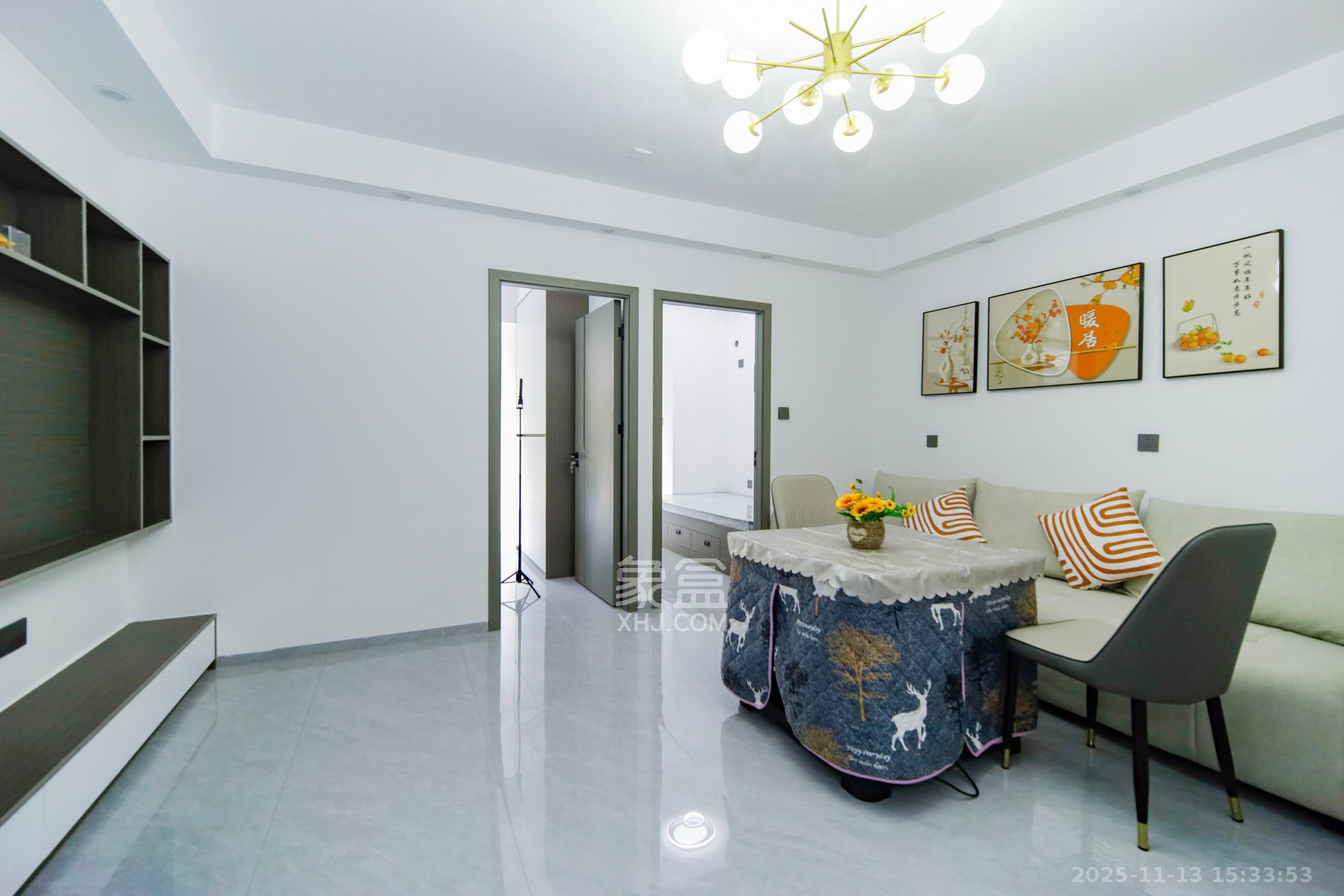 中建桂苑  1室1厅1卫    36.8万客厅