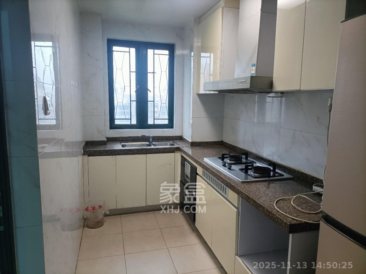 恒大雅苑  3室2厅2卫    2600.0元/月室内图