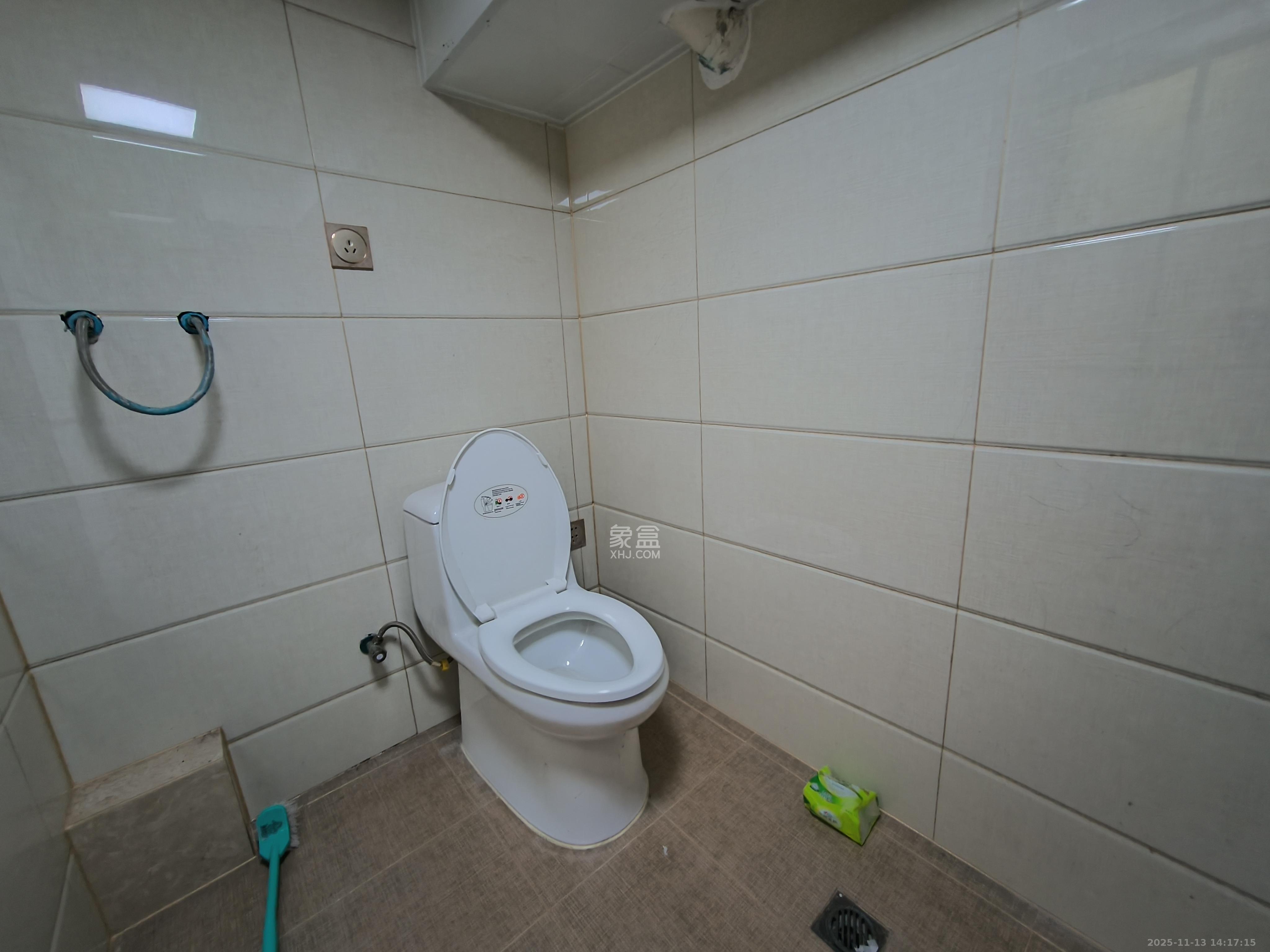 洋湖时代 3室2厅2卫 2500.0元/月 洋湖时代 3室2厅2卫 2500.0元/月室内图