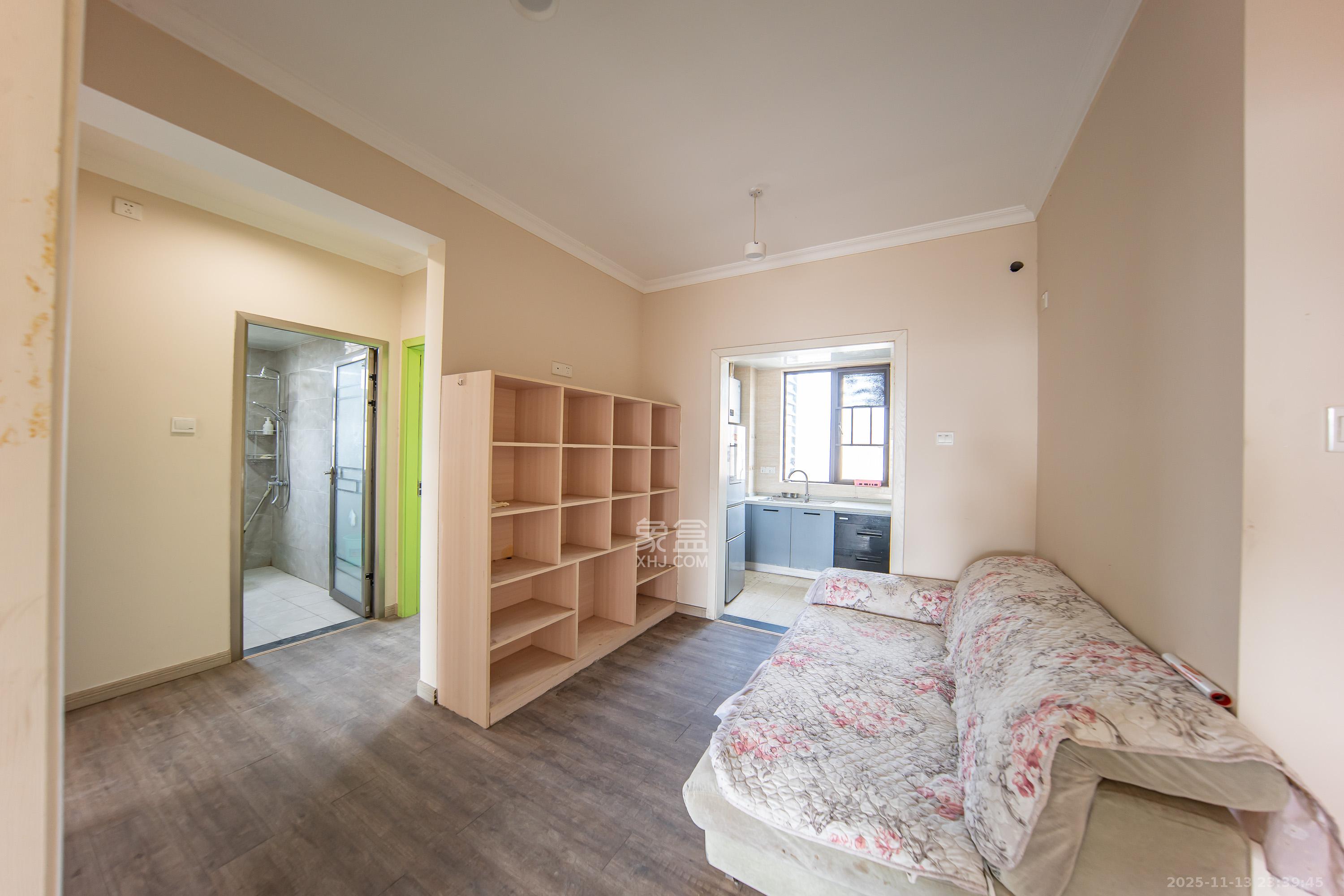 北大资源理想家园  4室2厅2卫    125.0万客厅