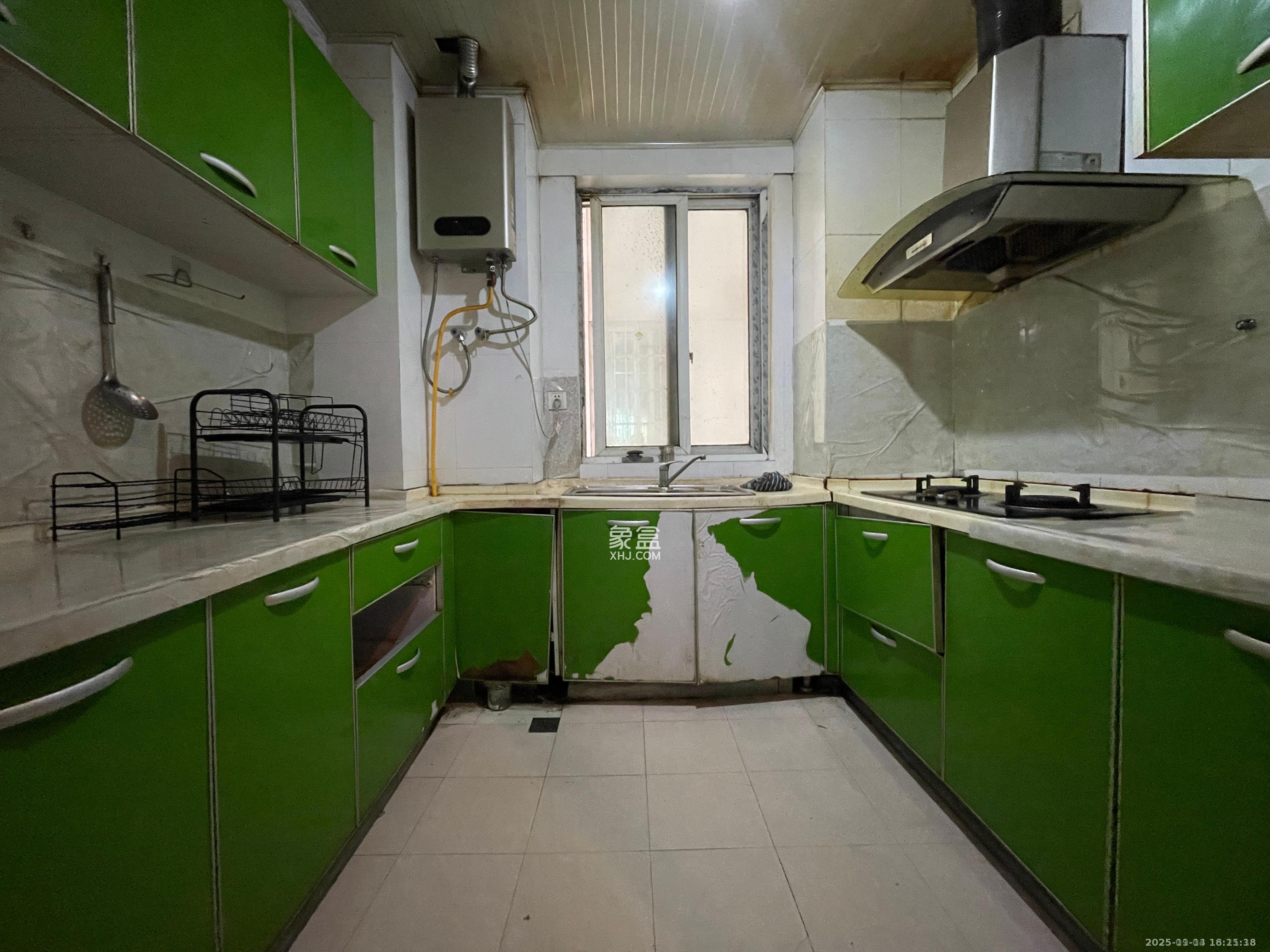 未来现代城 1室2厅1卫 1350.0元/月 未来现代城 1室2厅1卫 1350.0元/月室内图