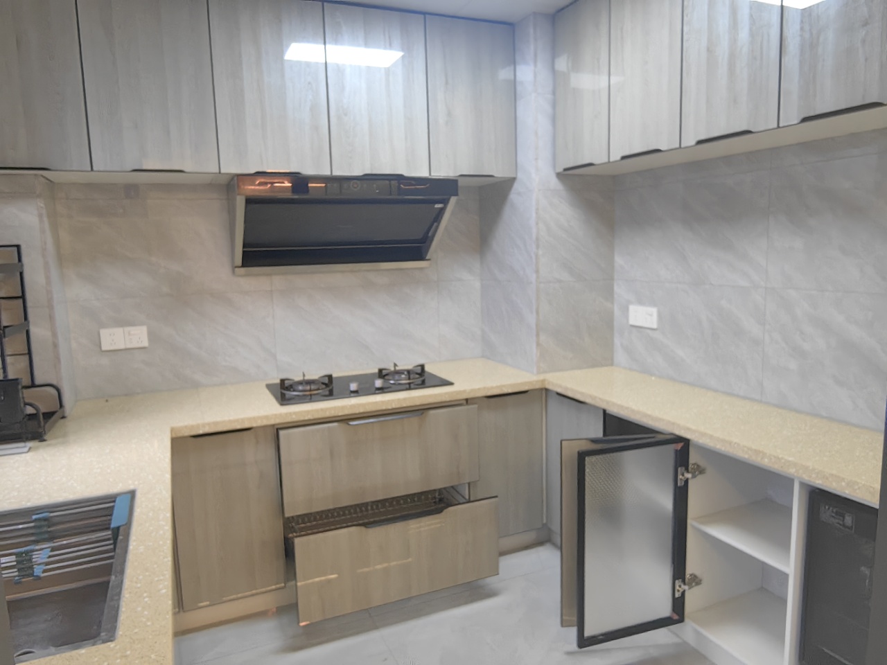 保利中央公馆  3室2厅2卫    2900.0元/月室内图