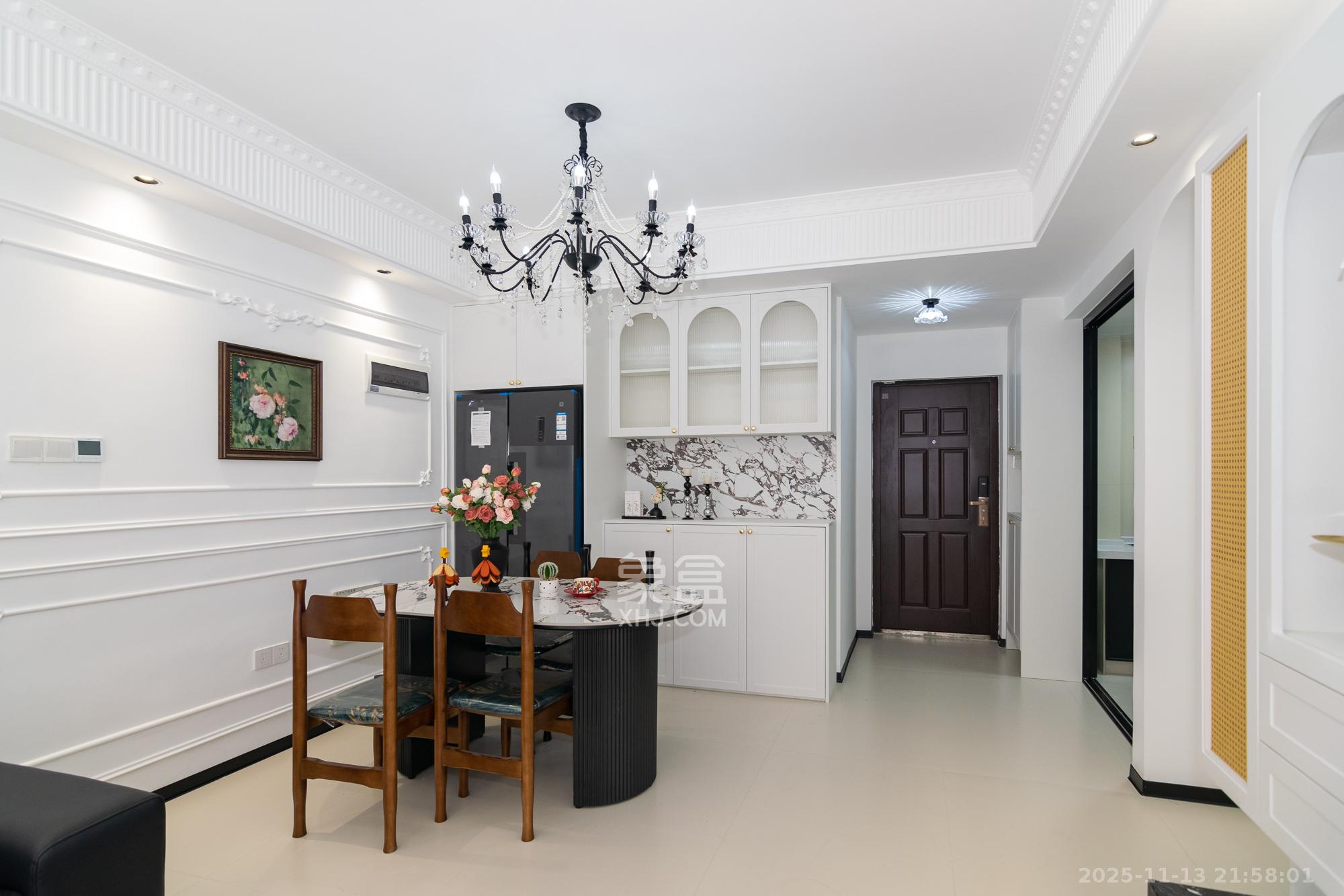 澳海谷山府  3室2厅2卫    76.8万客厅