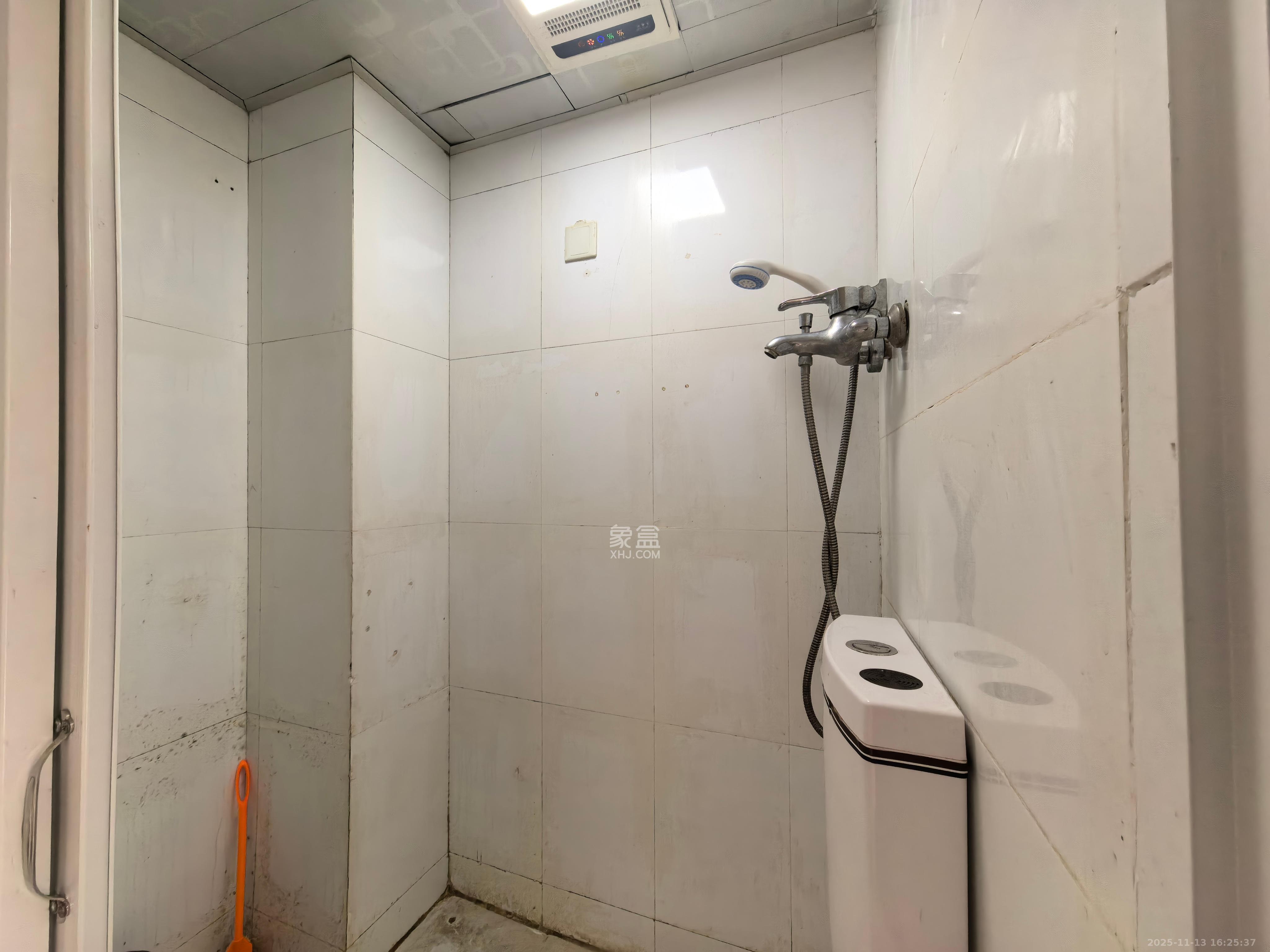 星典时代  1室1厅1卫    1200.0元/月室内图