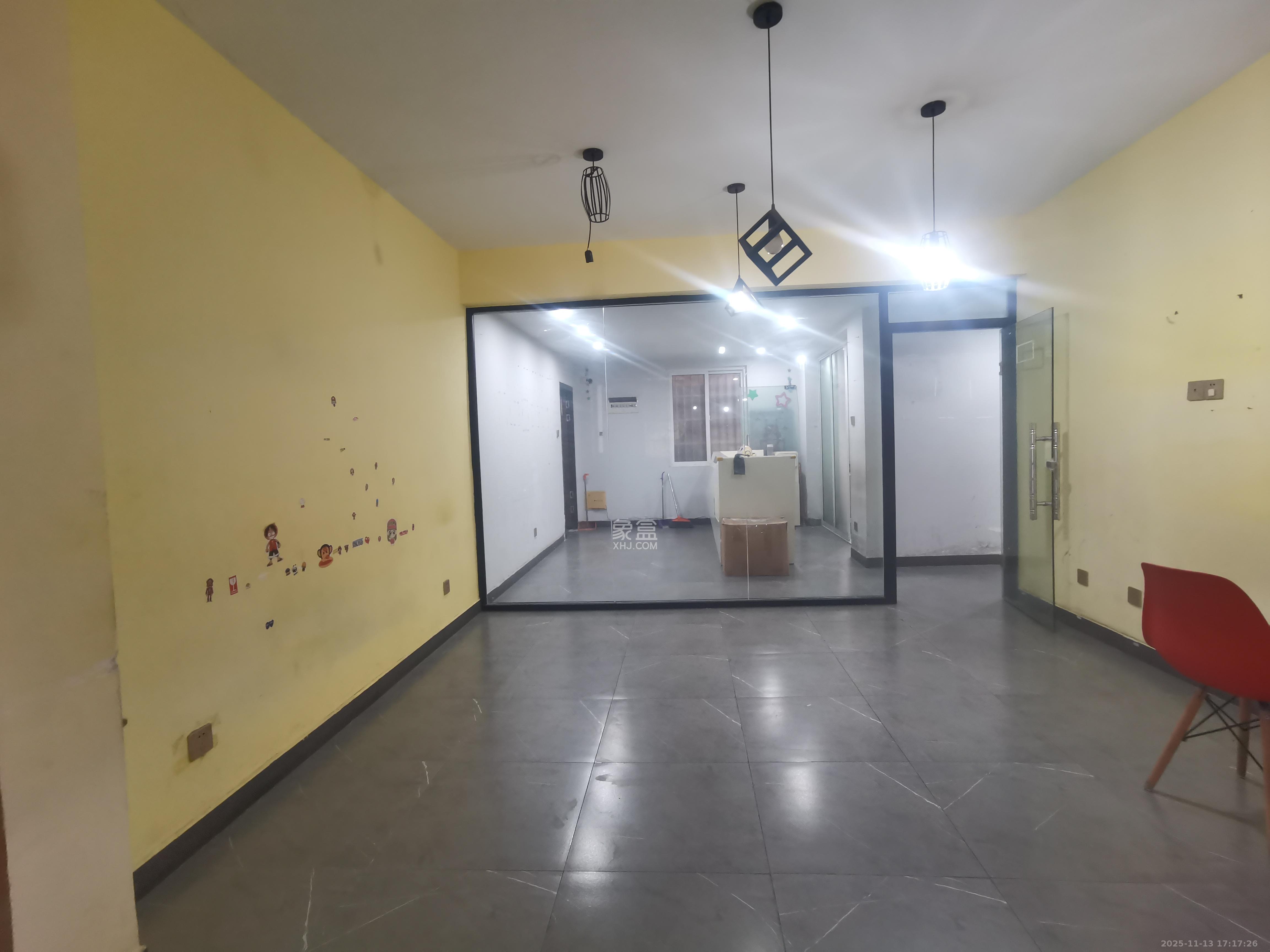 星城新宇黎锦苑  3室2厅2卫    2300.0元/月