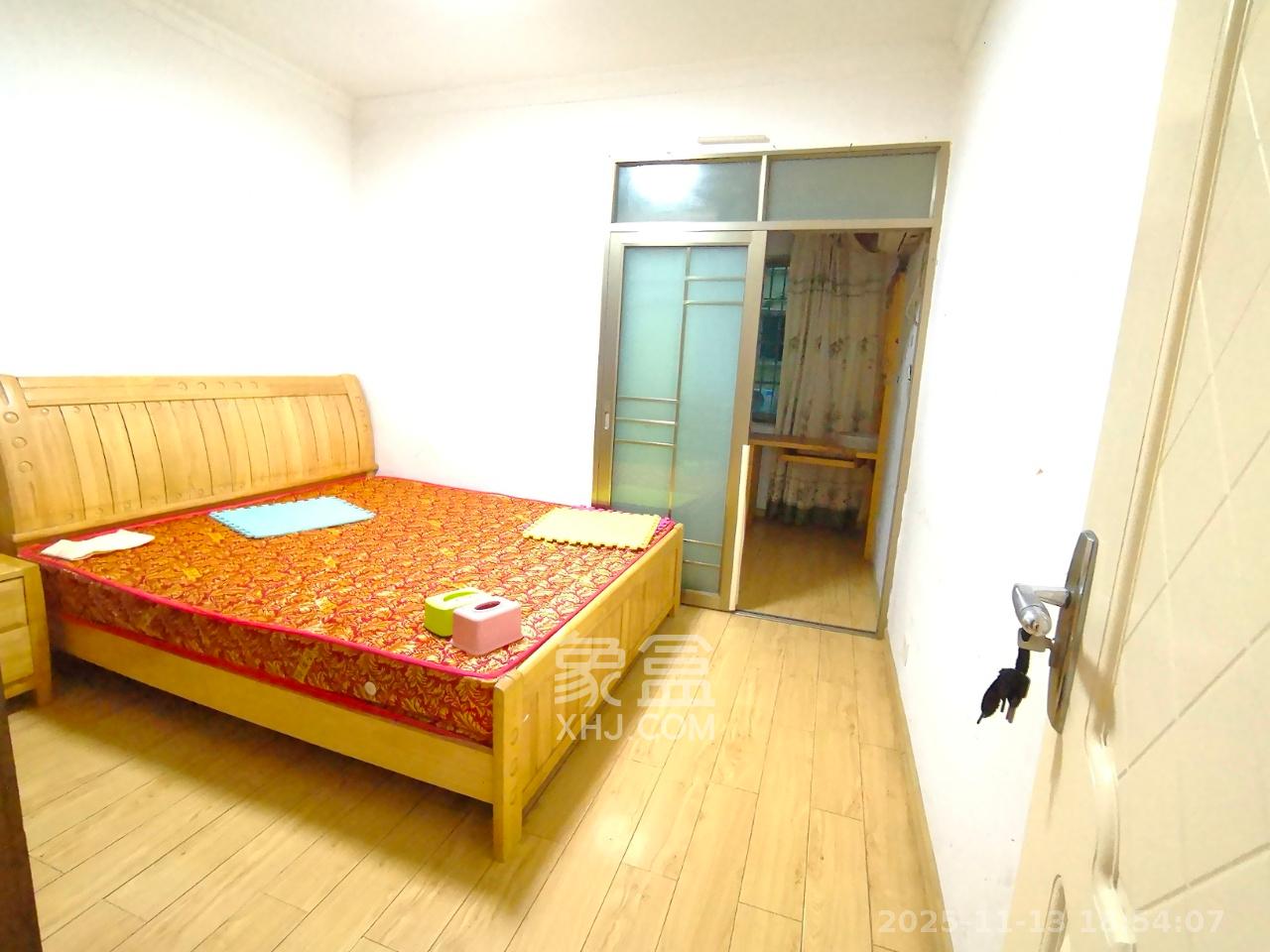 中南汽车世界  1室0厅0卫    1300.0元/月室内图