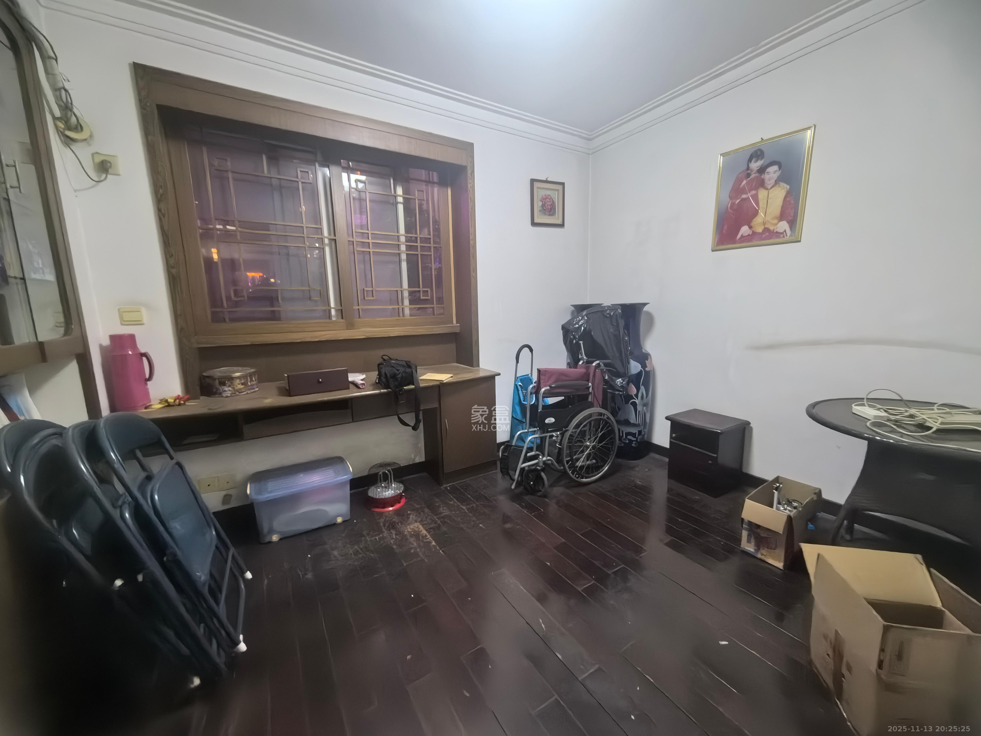 雅园小区  4室2厅2卫    3600.0元/月室内图