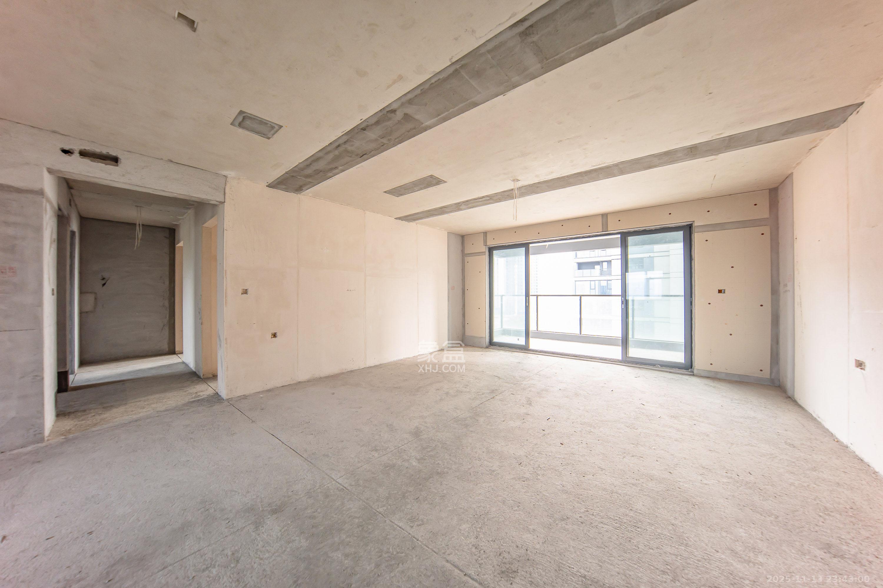 城发恒伟洋湖映2009  4室2厅1卫    248.0万