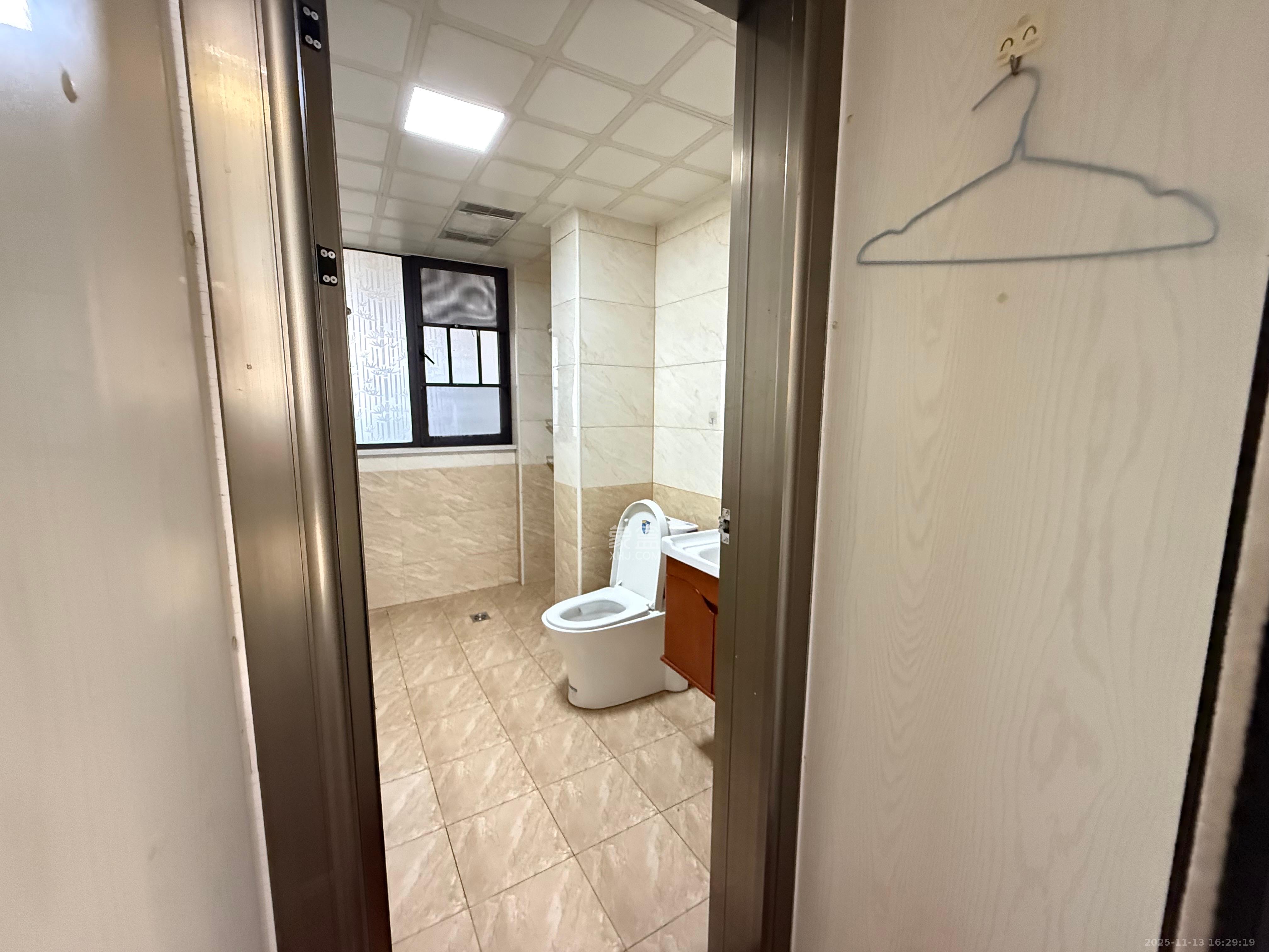 华润置地广场二期 3室2厅1卫 2200.0元/月 华润置地广场二期 3室2厅1卫 2200.0元/月室内图