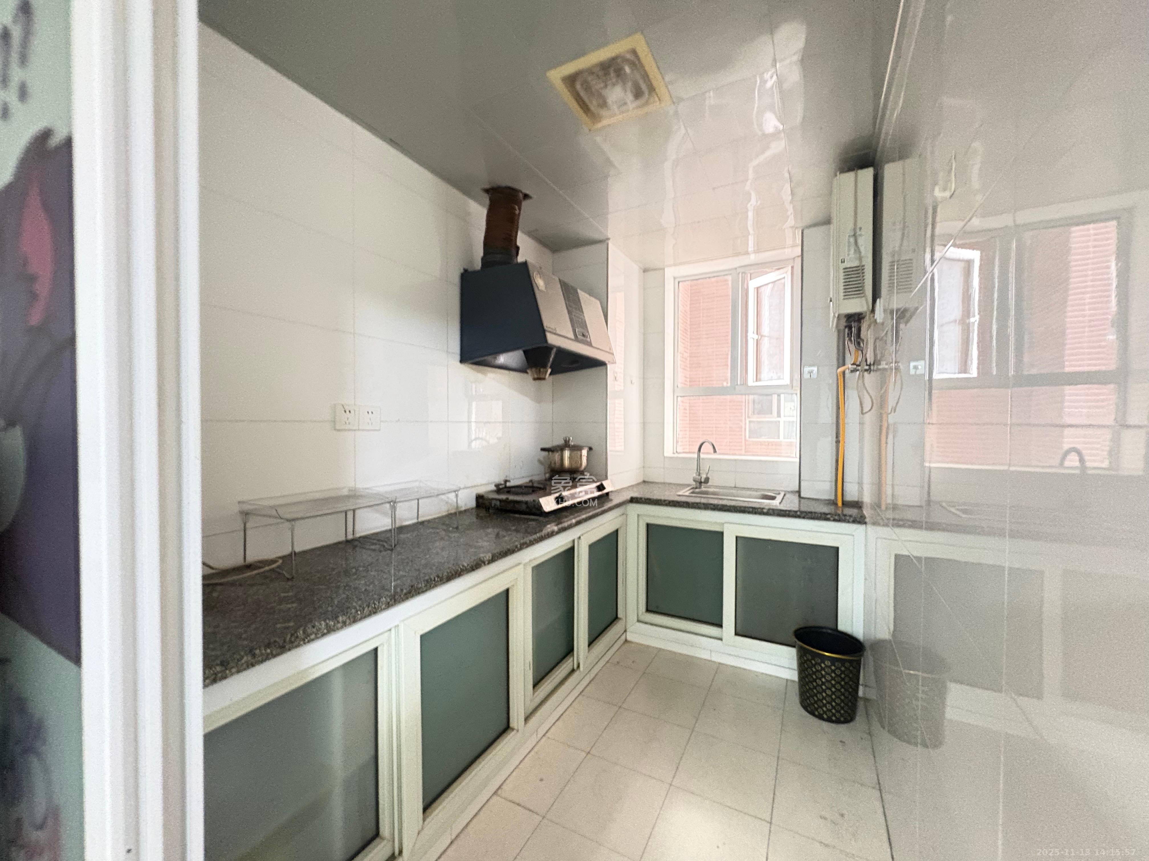 左岸右岸  1室1厅1卫    1200.0元/月室内图