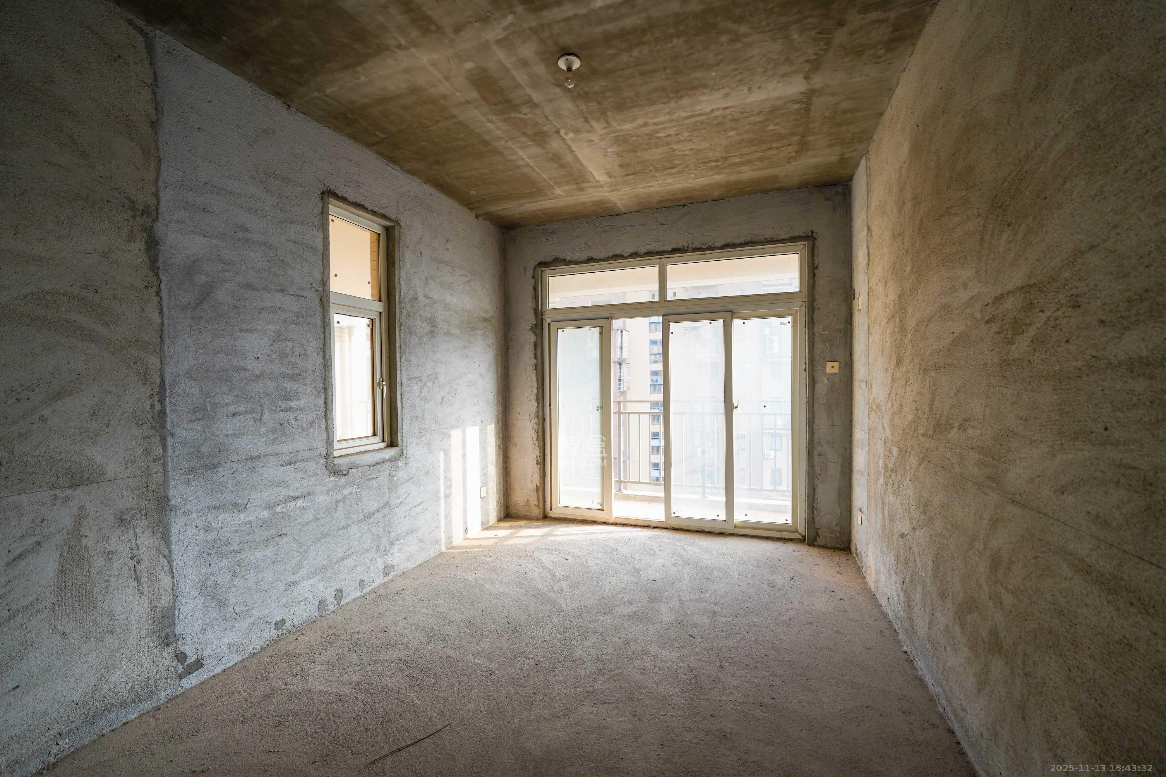 汇金城/嘉华城一期  5室2厅2卫    158.0万卧室