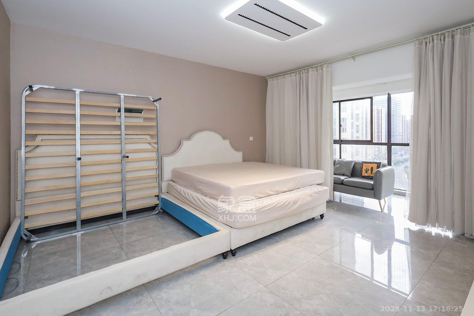 芙蓉别墅山庄(嘉湘华庭) 4室2厅2卫 3600.0元/月 芙蓉别墅山庄(嘉湘华庭) 4室2厅2卫 3600.0元/月室内图