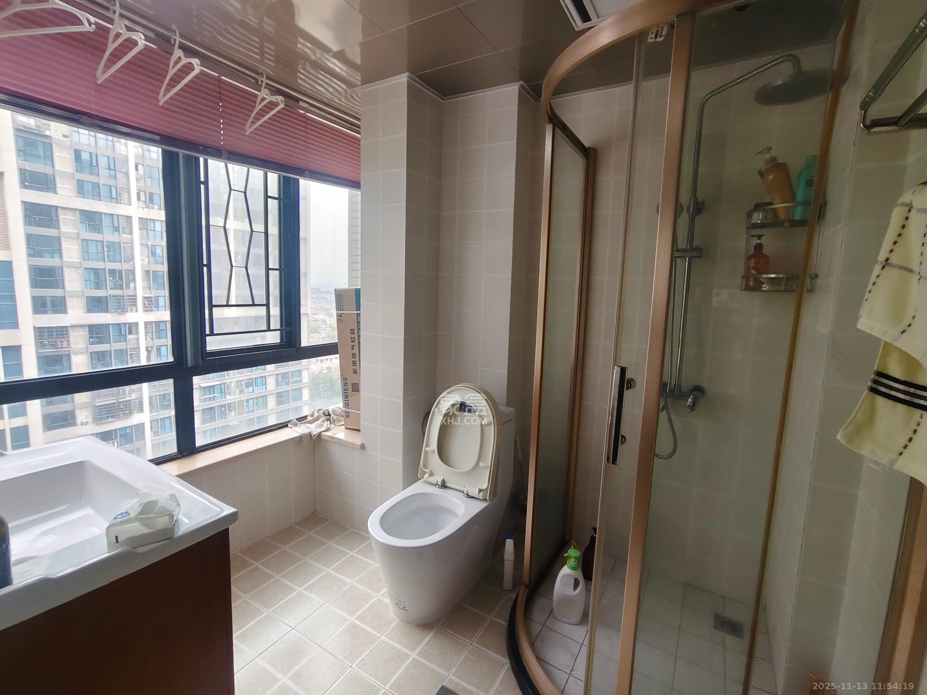 盛地尊域 3室2厅2卫 2200.0元/月 盛地尊域 3室2厅2卫 2200.0元/月室内图