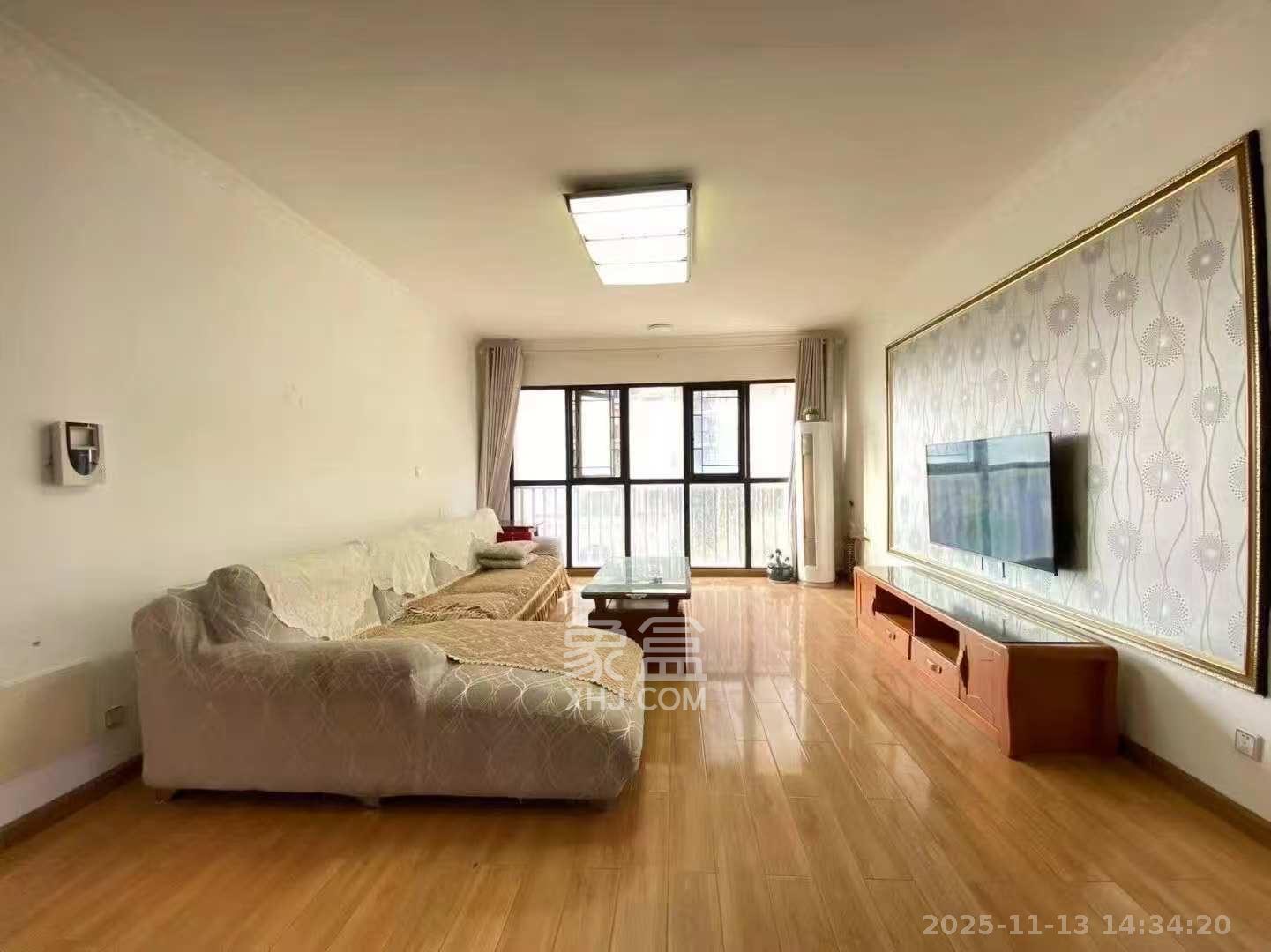 麓谷明珠  4室2厅2卫    3000.0元/月