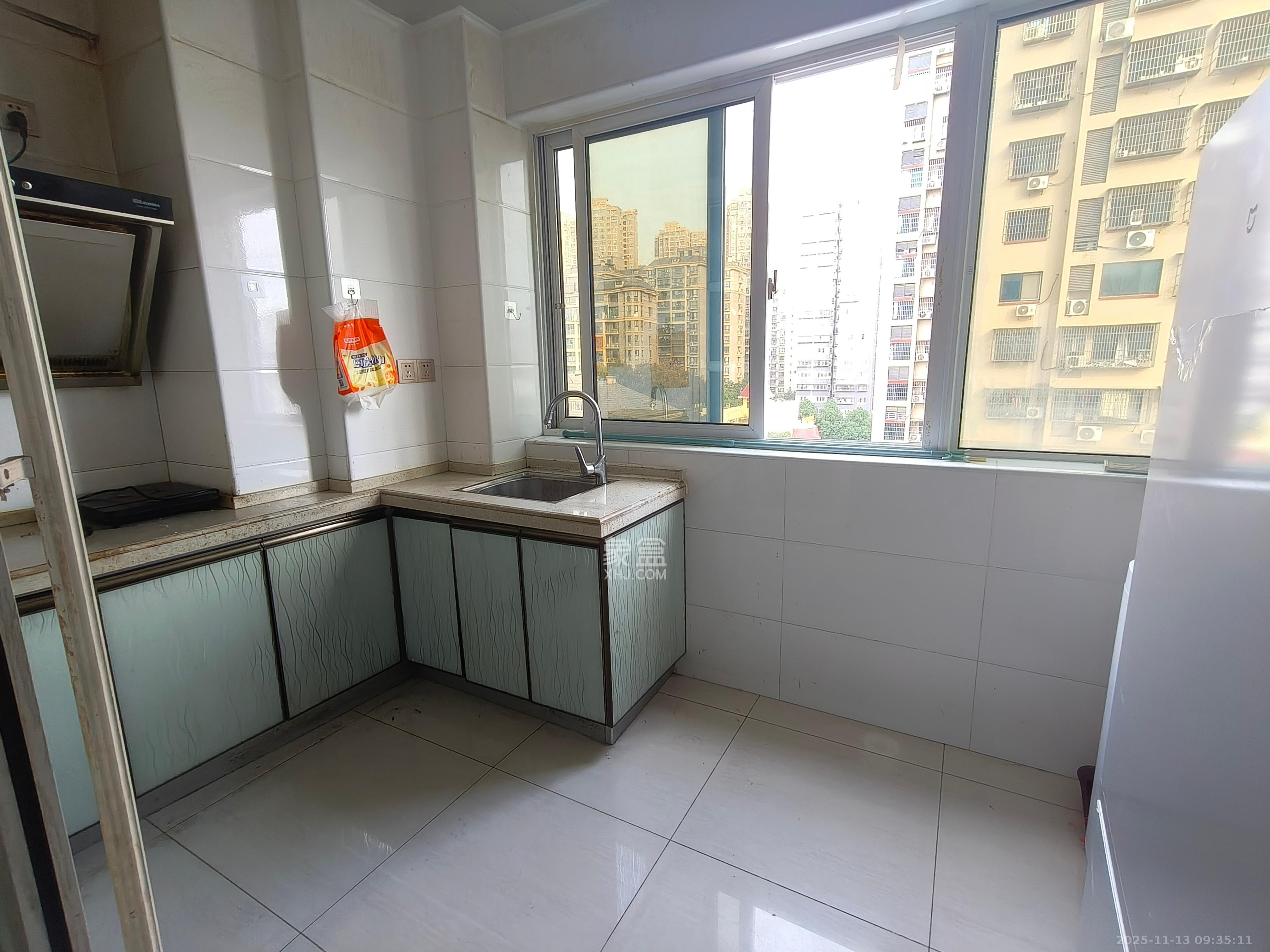 新远时代 1室1厅1卫 1000.0元/月 新远时代 1室1厅1卫 1000.0元/月室内图