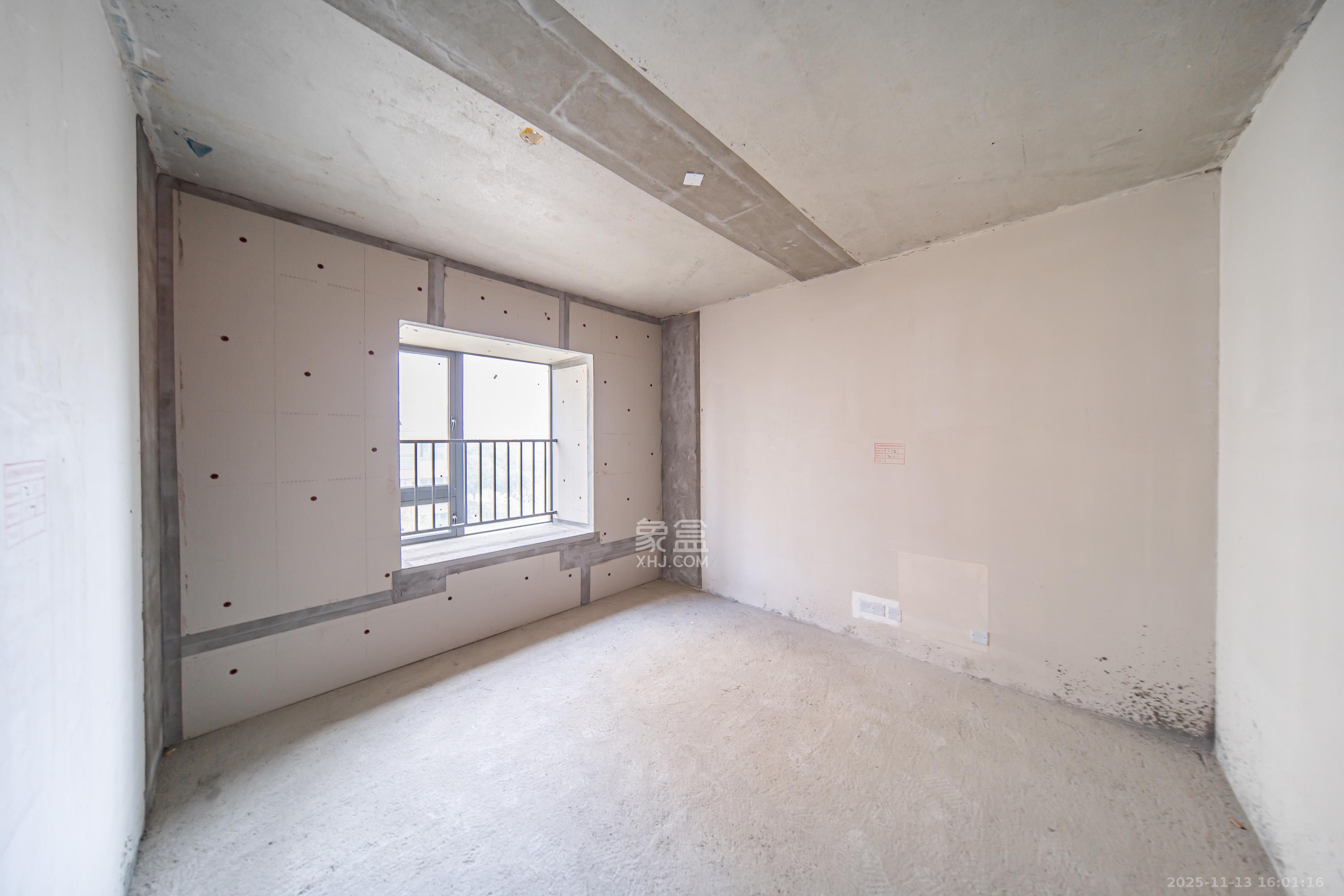 城发恒伟东风映1897  4室2厅2卫    340.0万卧室