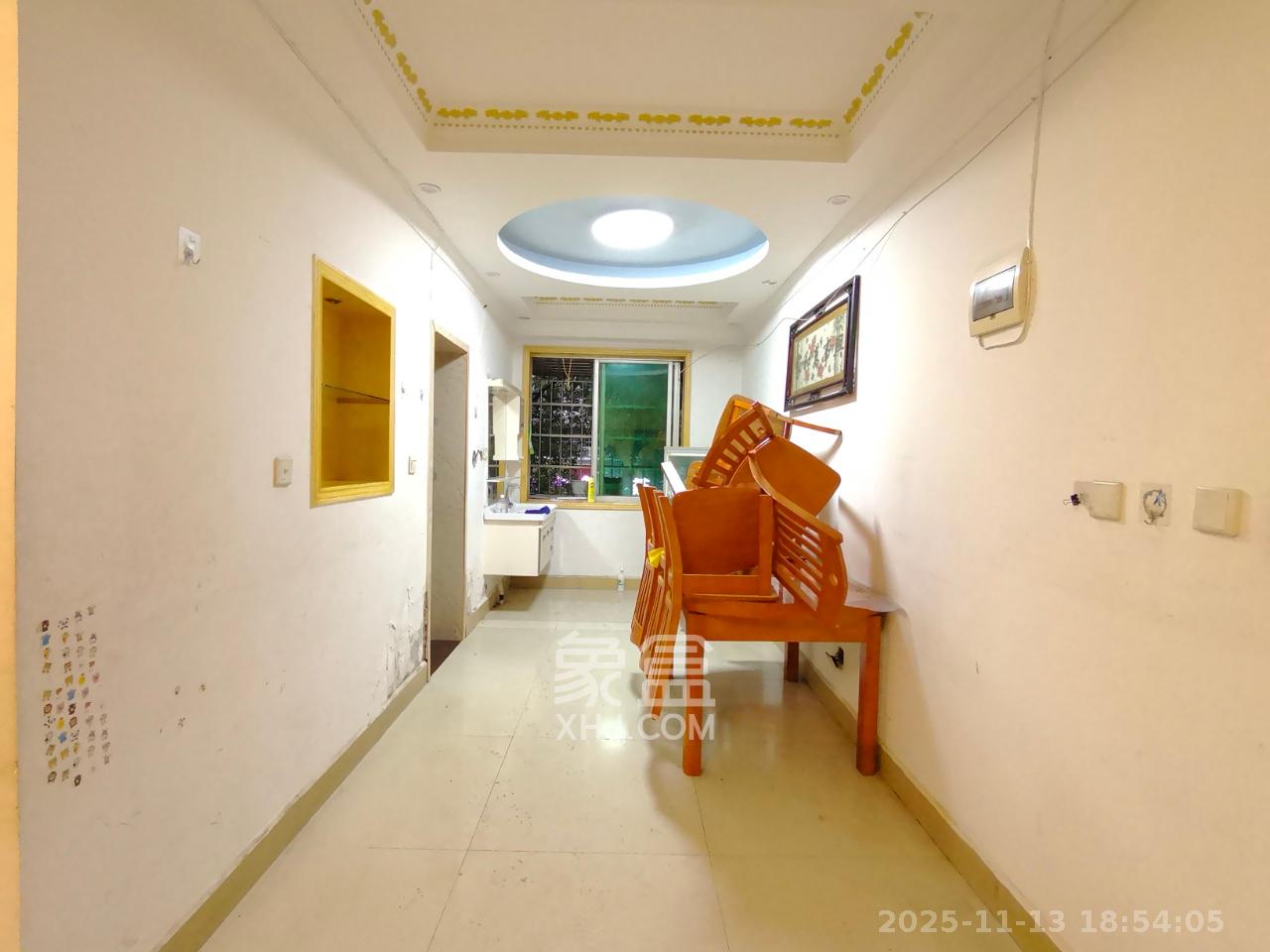 中南汽车世界  1室0厅0卫    1300.0元/月室内图