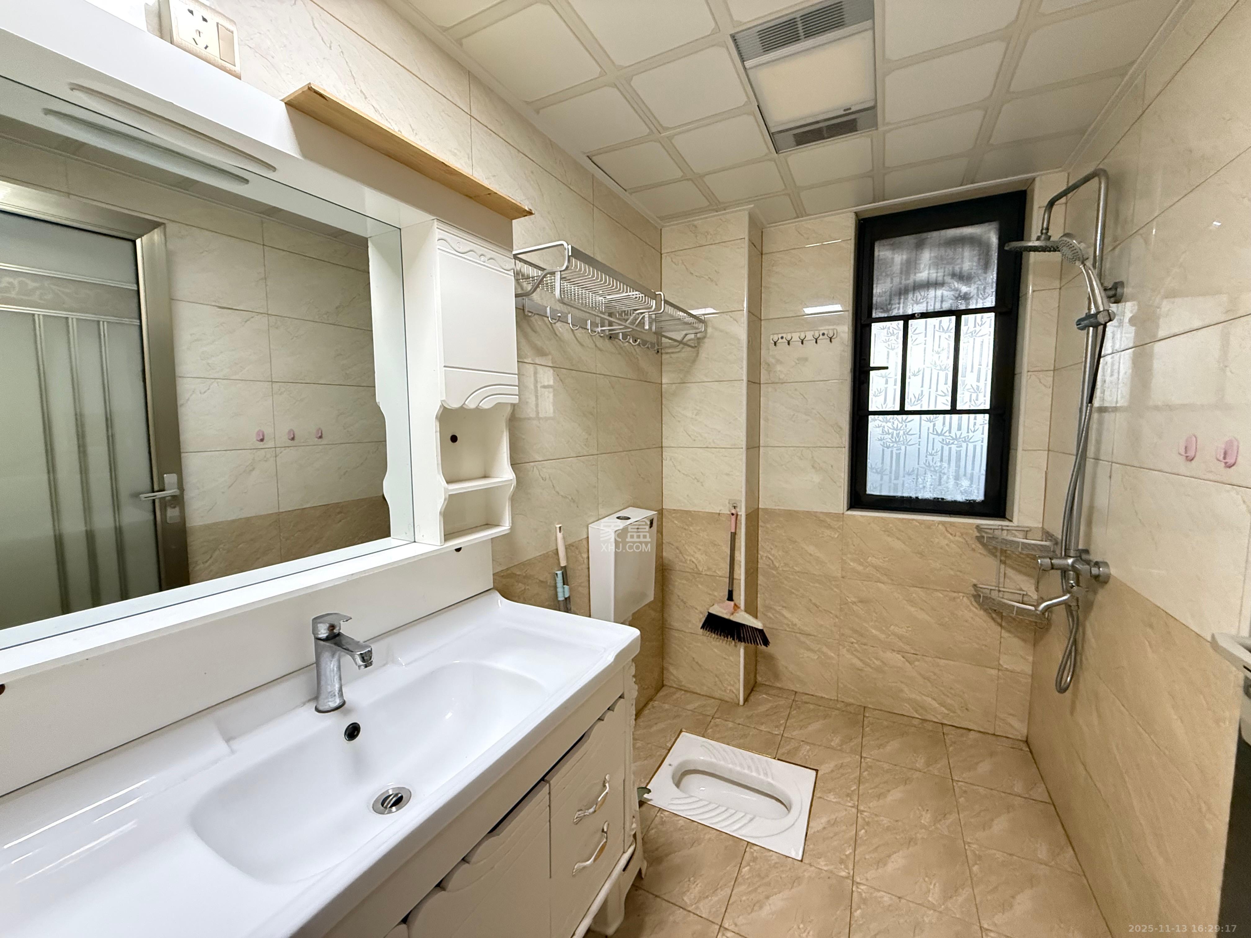 华润置地广场二期 3室2厅1卫 2200.0元/月 华润置地广场二期 3室2厅1卫 2200.0元/月室内图