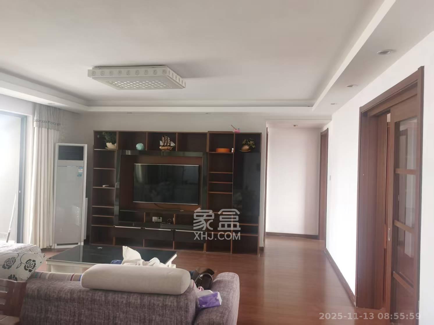 万科金域华府三四期  4室2厅1卫    3300.0元/月