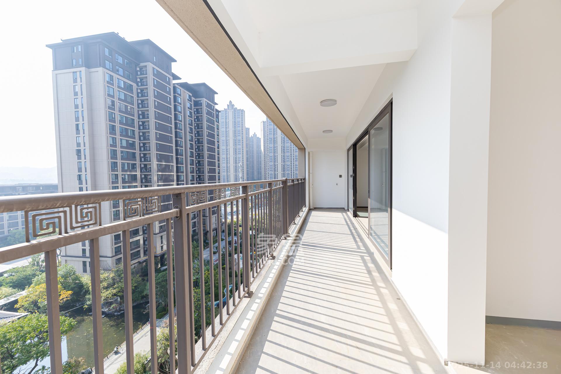 时代建发和著  4室2厅1卫    330.0万阳台