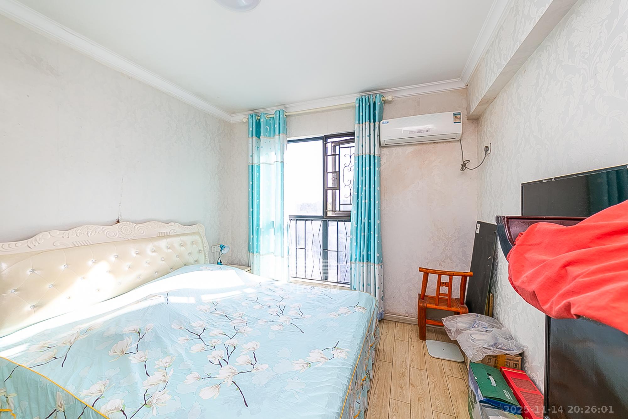 湘江锦绣 3室2厅2卫 68.0万 湘江锦绣 3室2厅2卫 68.0万卧室