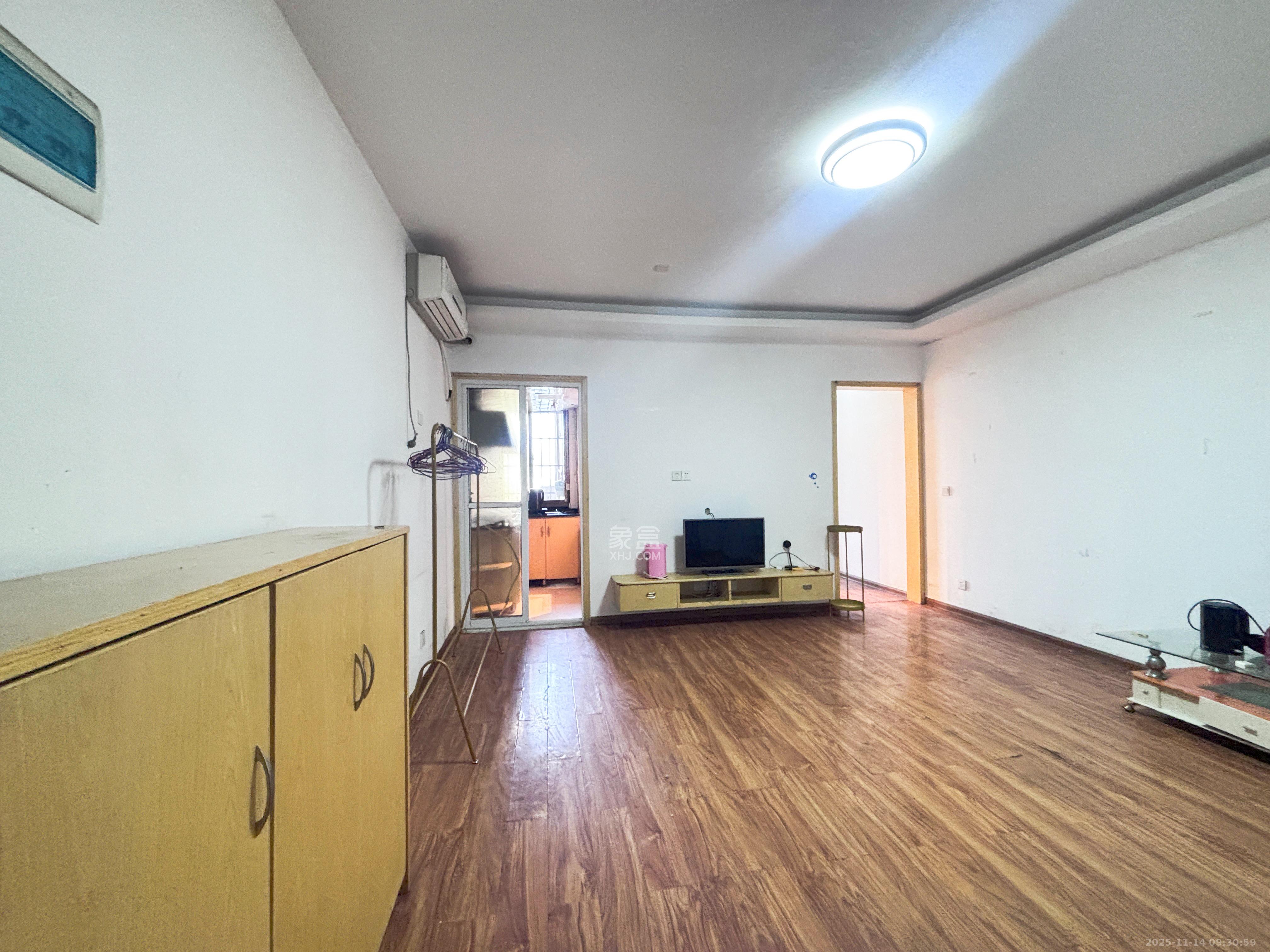 君悦紫园  1室0厅1卫    2200.0元/月