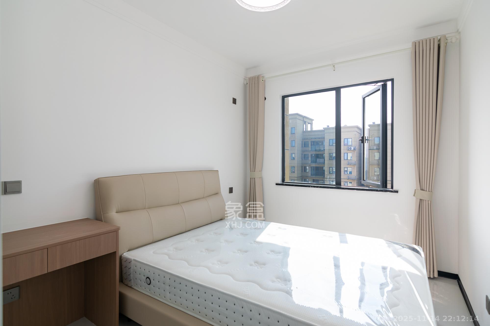 澳海月亮湾  4室2厅2卫    82.8万卧室