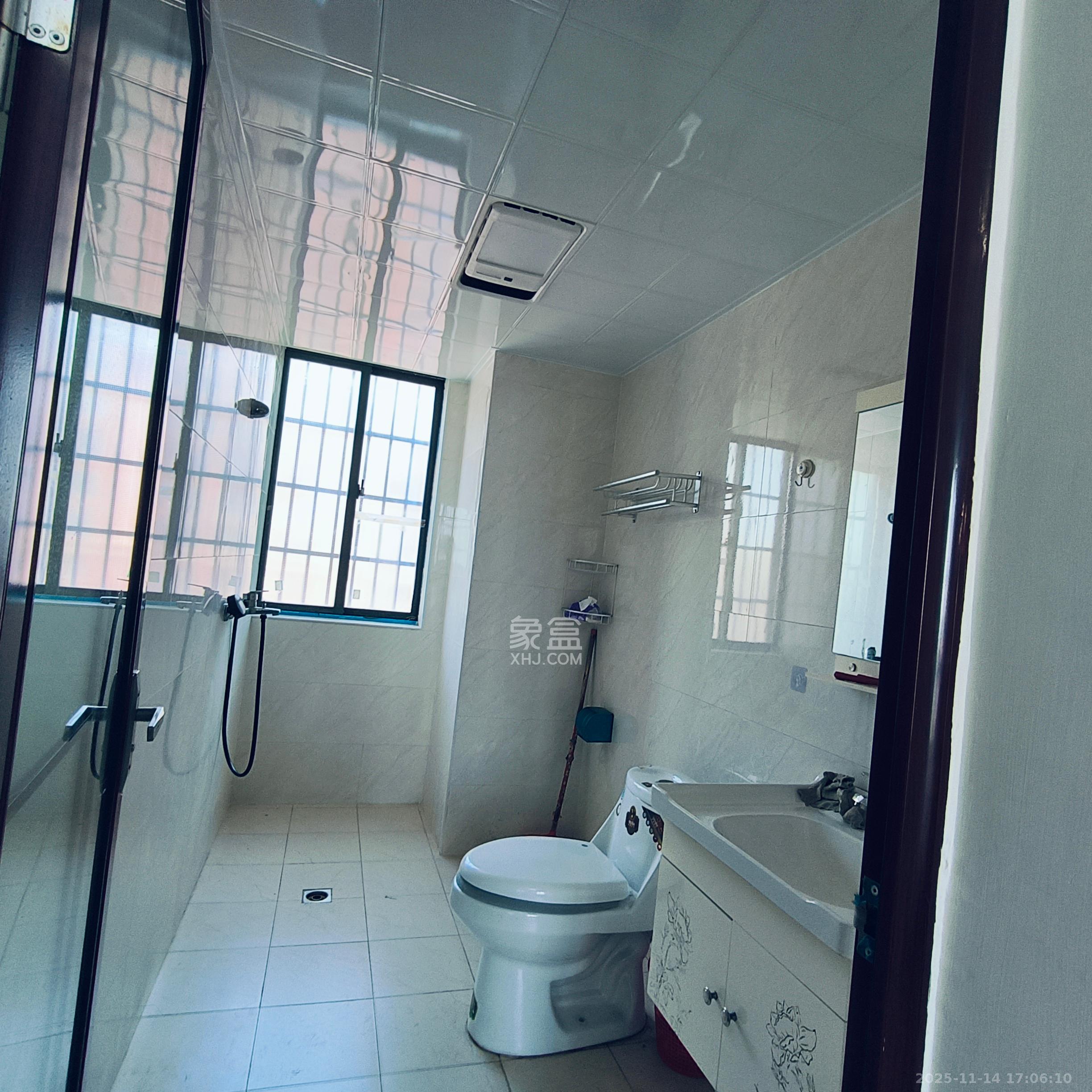 海德公园  4室2厅2卫    2200.0元/月室内图