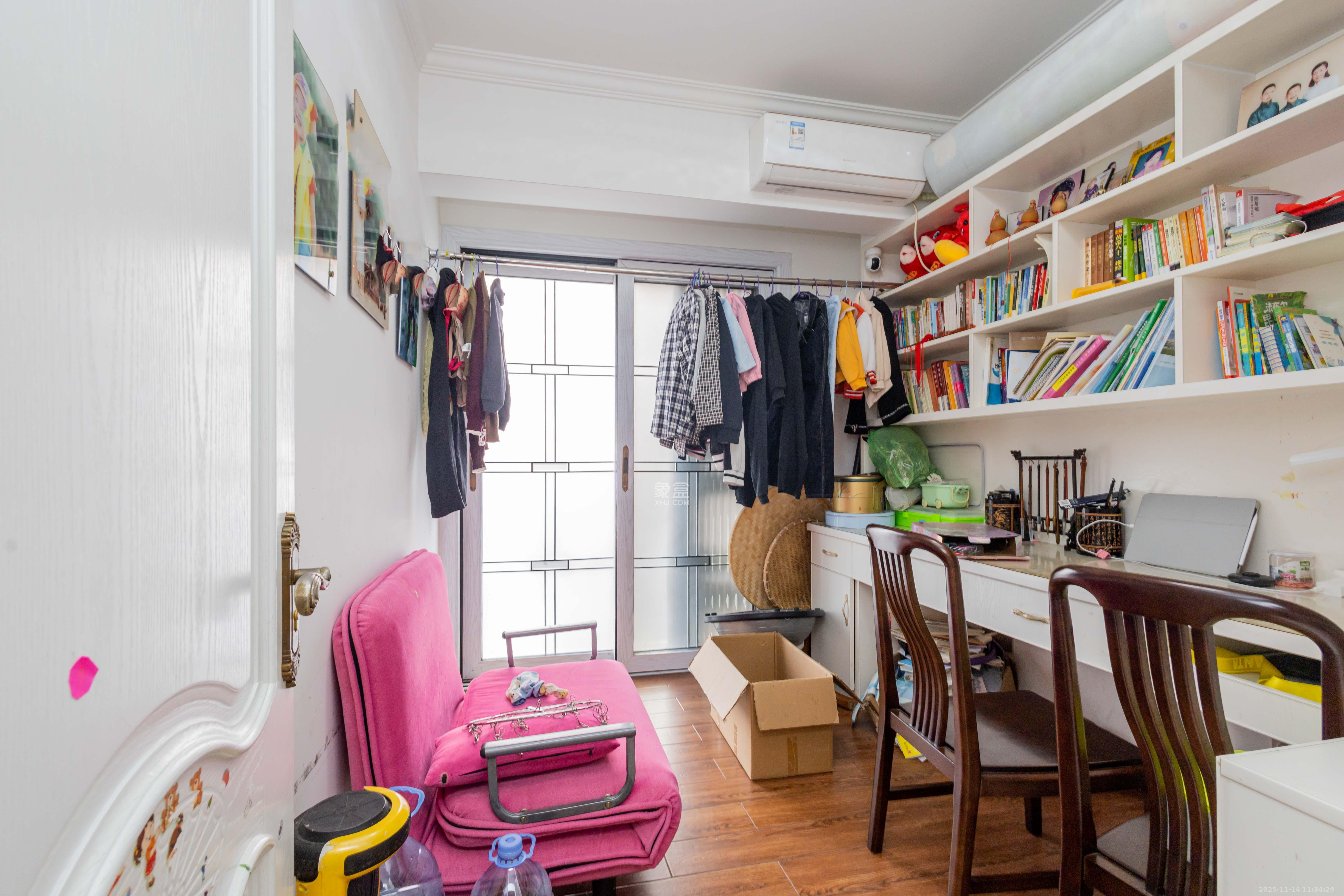 海德公园  4室2厅1卫    89.8万卧室