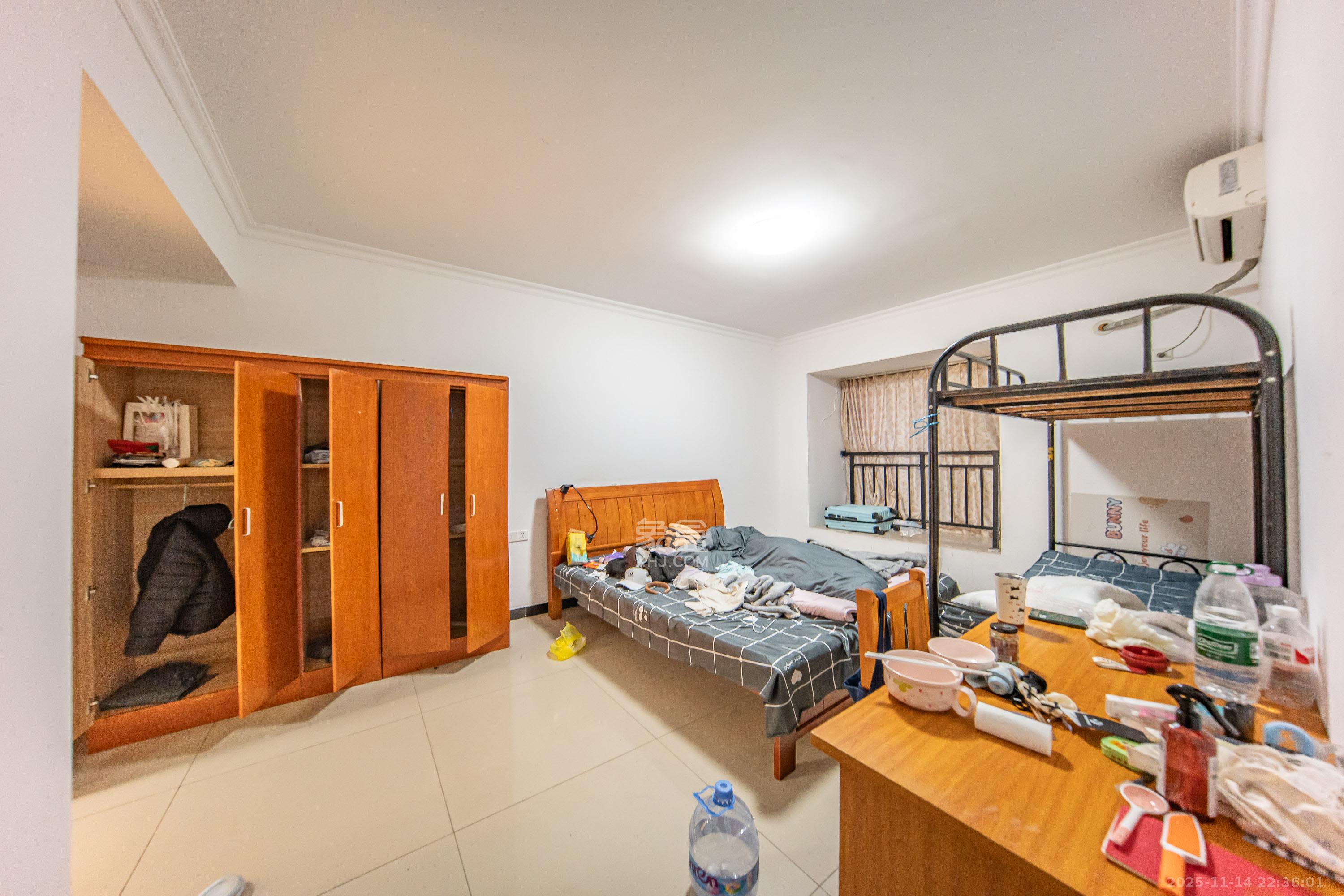 江山帝景雅典  4室2厅2卫    118.0万卧室