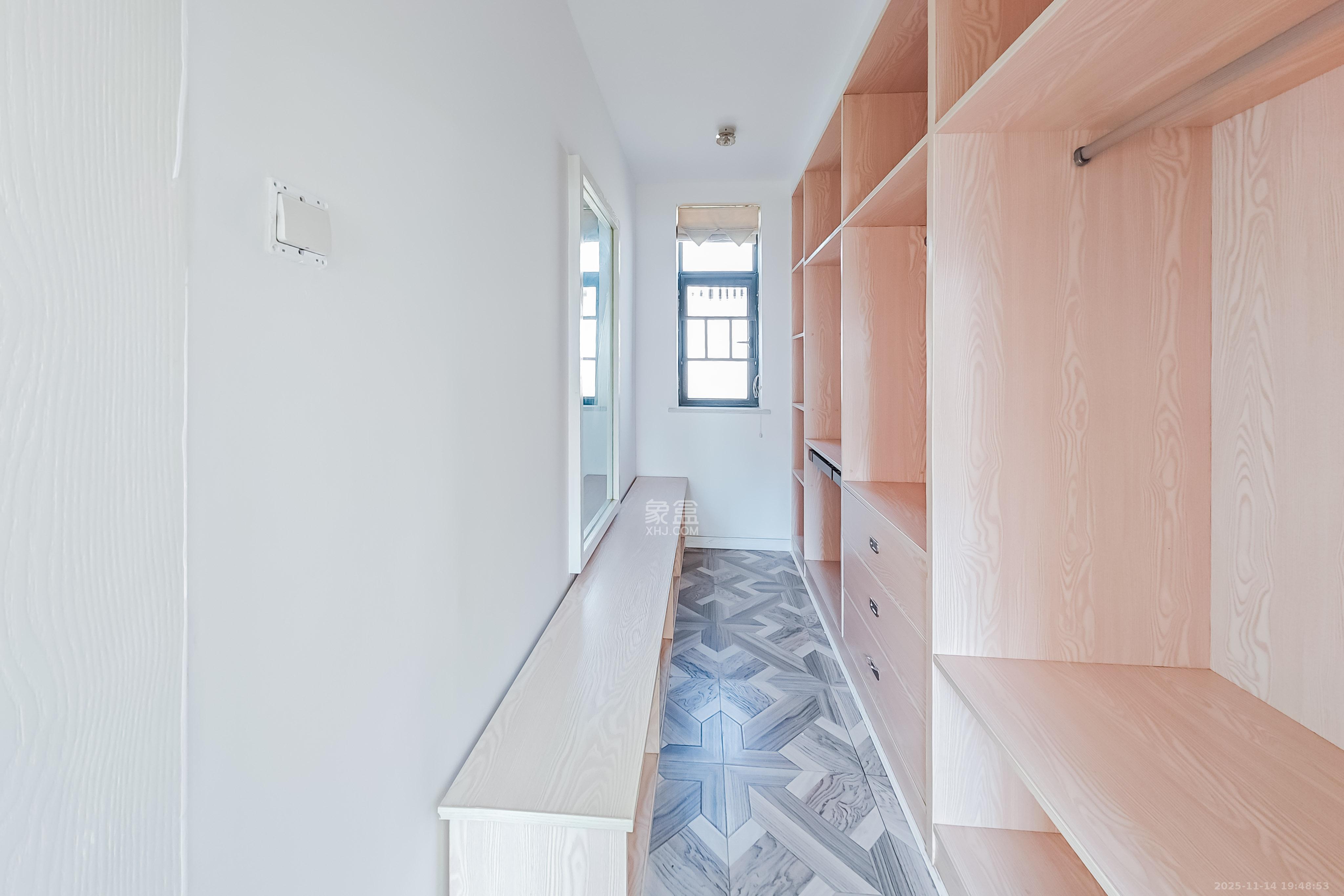 香樟兰亭(朗峰苑) 3室1厅1卫 95.0万 香樟兰亭(朗峰苑) 3室1厅1卫 95.0万卧室