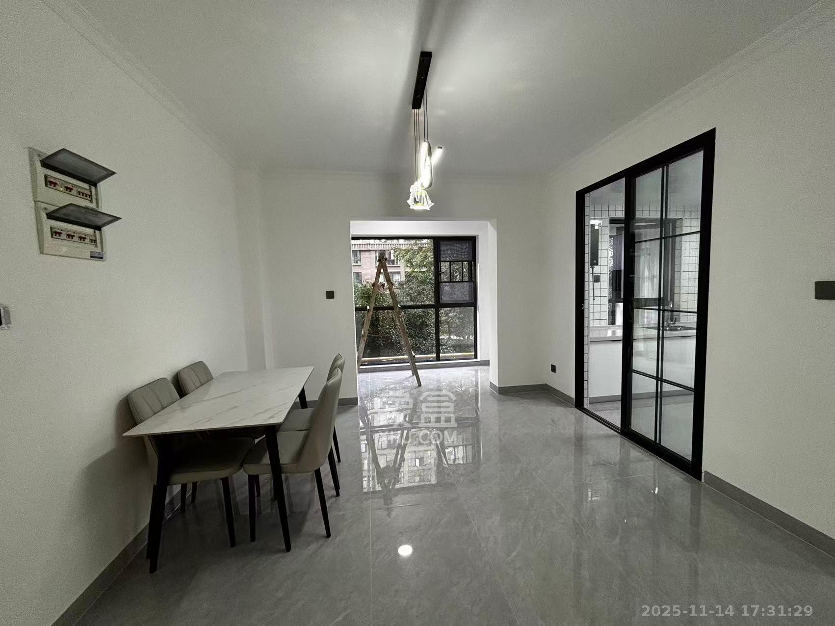 润和滨江府 5室2厅2卫 3700.0元/月 润和滨江府 5室2厅2卫 3700.0元/月室内图