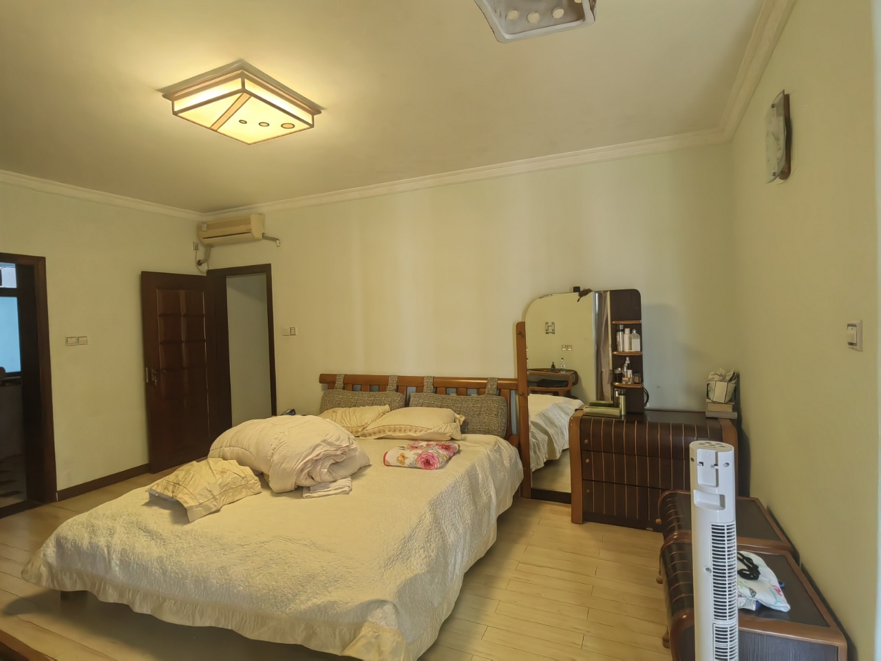 置地花园  3室2厅2卫    4700.0元/月室内图