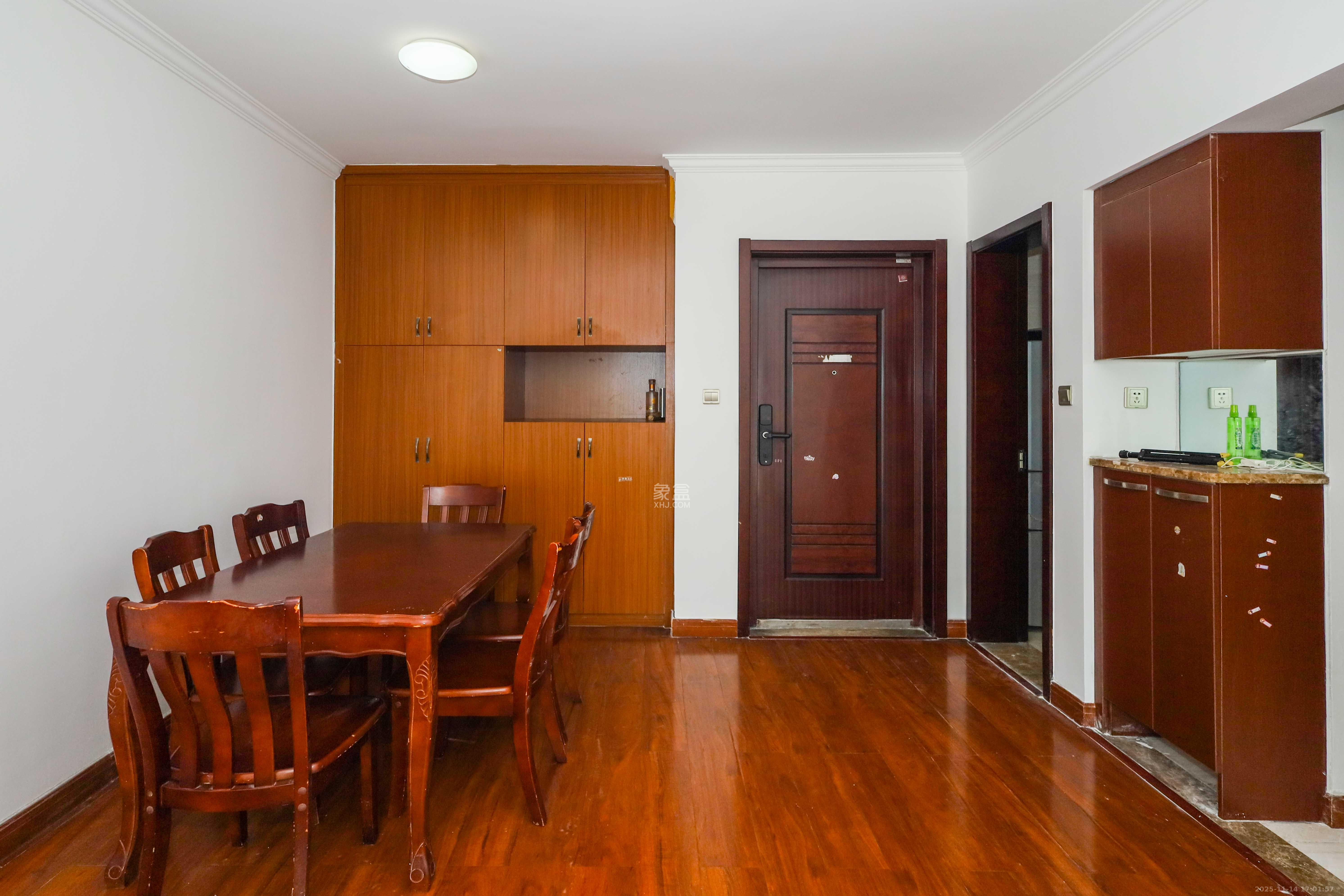 好莱城（弘德西街）  2室2厅1卫    62.0万客厅