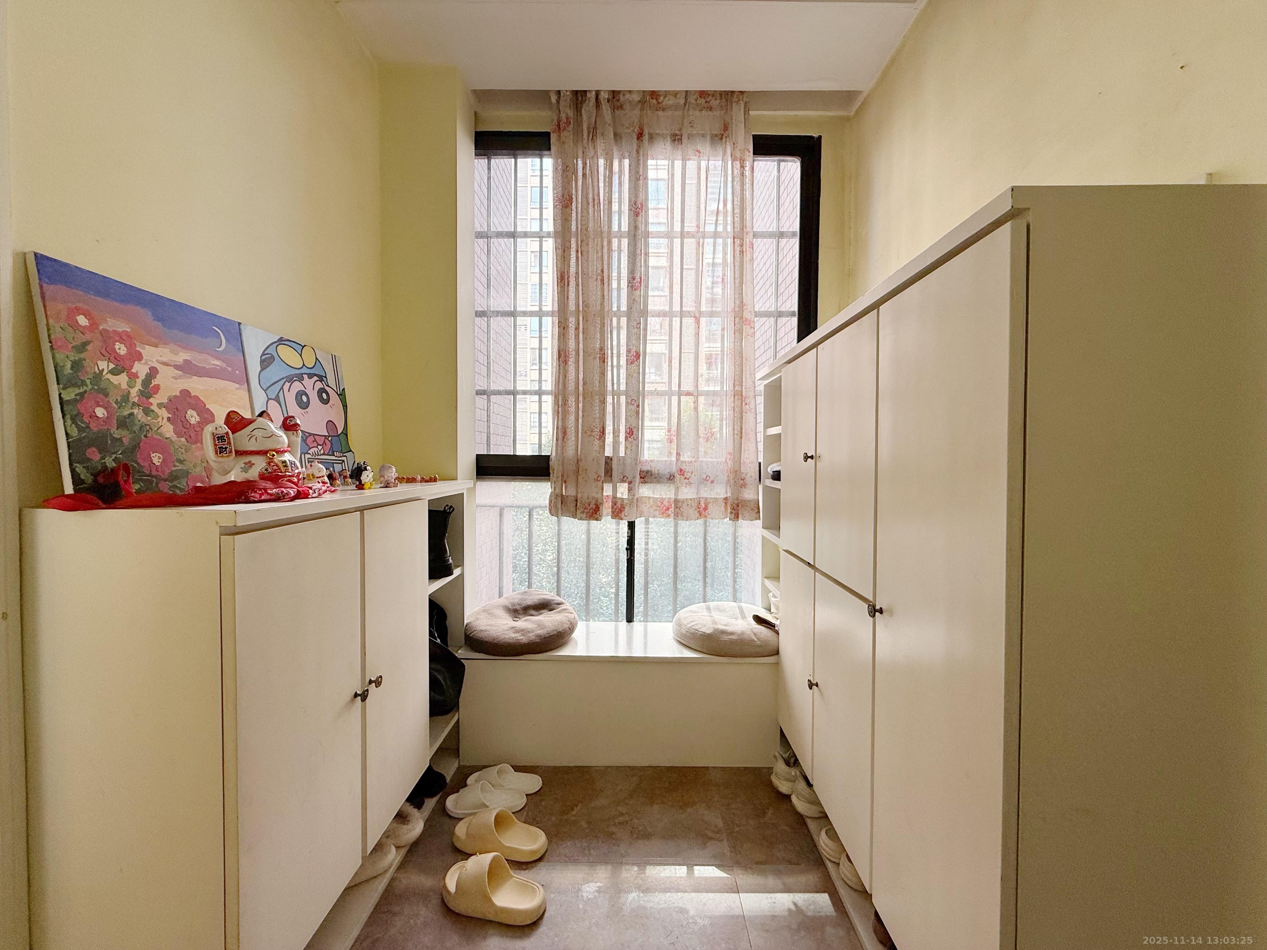 华润凤凰城一期  3室2厅1卫    2100.0元/月室内图