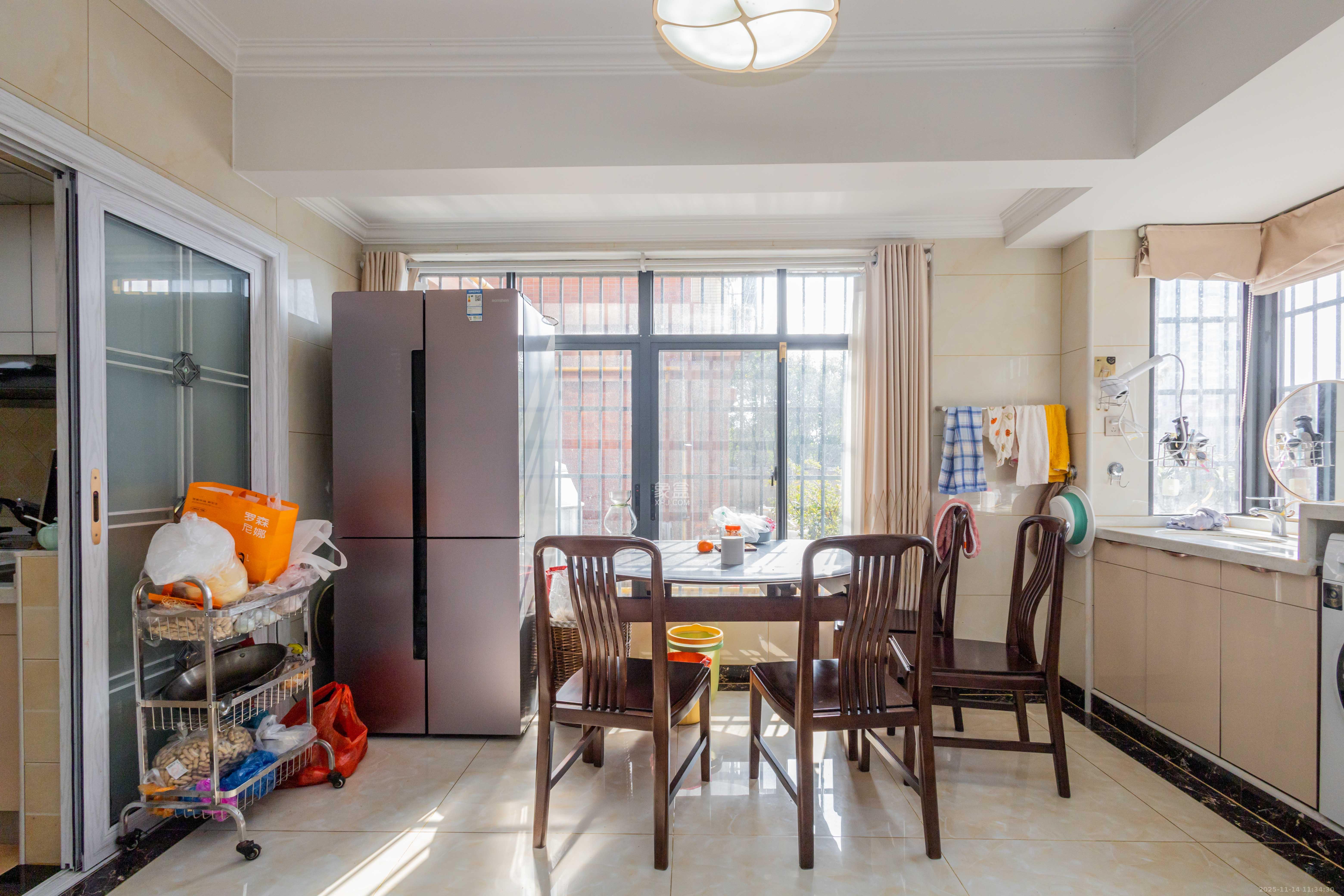 海德公园  4室2厅1卫    89.8万卧室