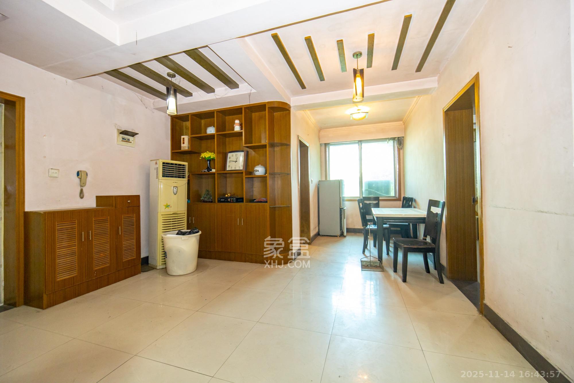 中南汽车世界 3室2厅1卫 33.8万 中南汽车世界 3室2厅1卫 33.8万其他