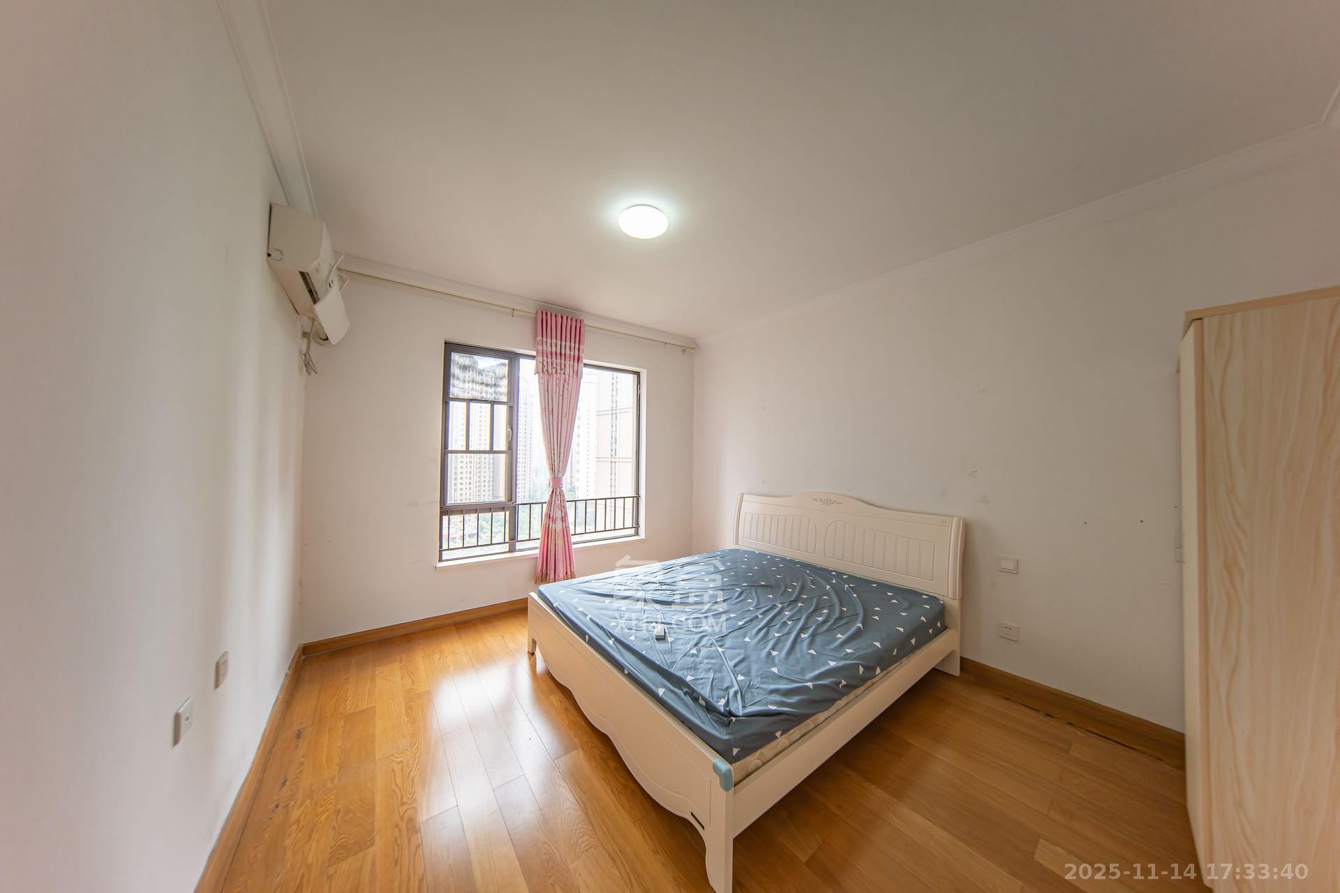 中海国际四期 3室2厅2卫 2300.0元/月 中海国际四期 3室2厅2卫 2300.0元/月室内图